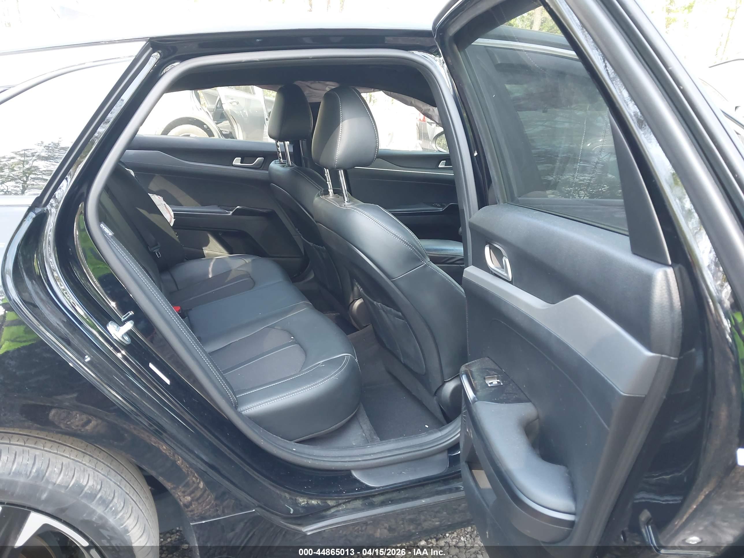 KIA K5 image 8
