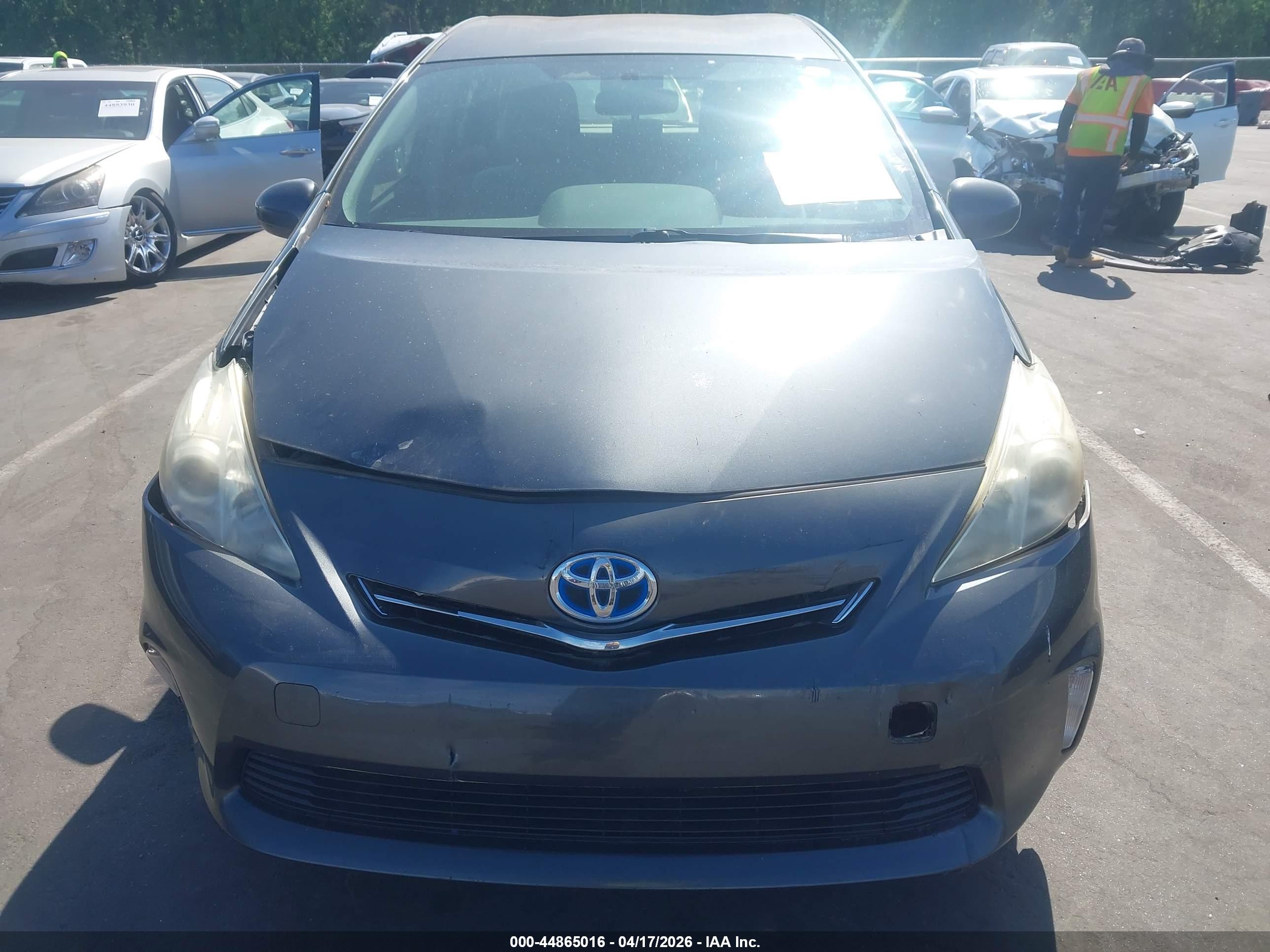 TOYOTA PRIUS image 6
