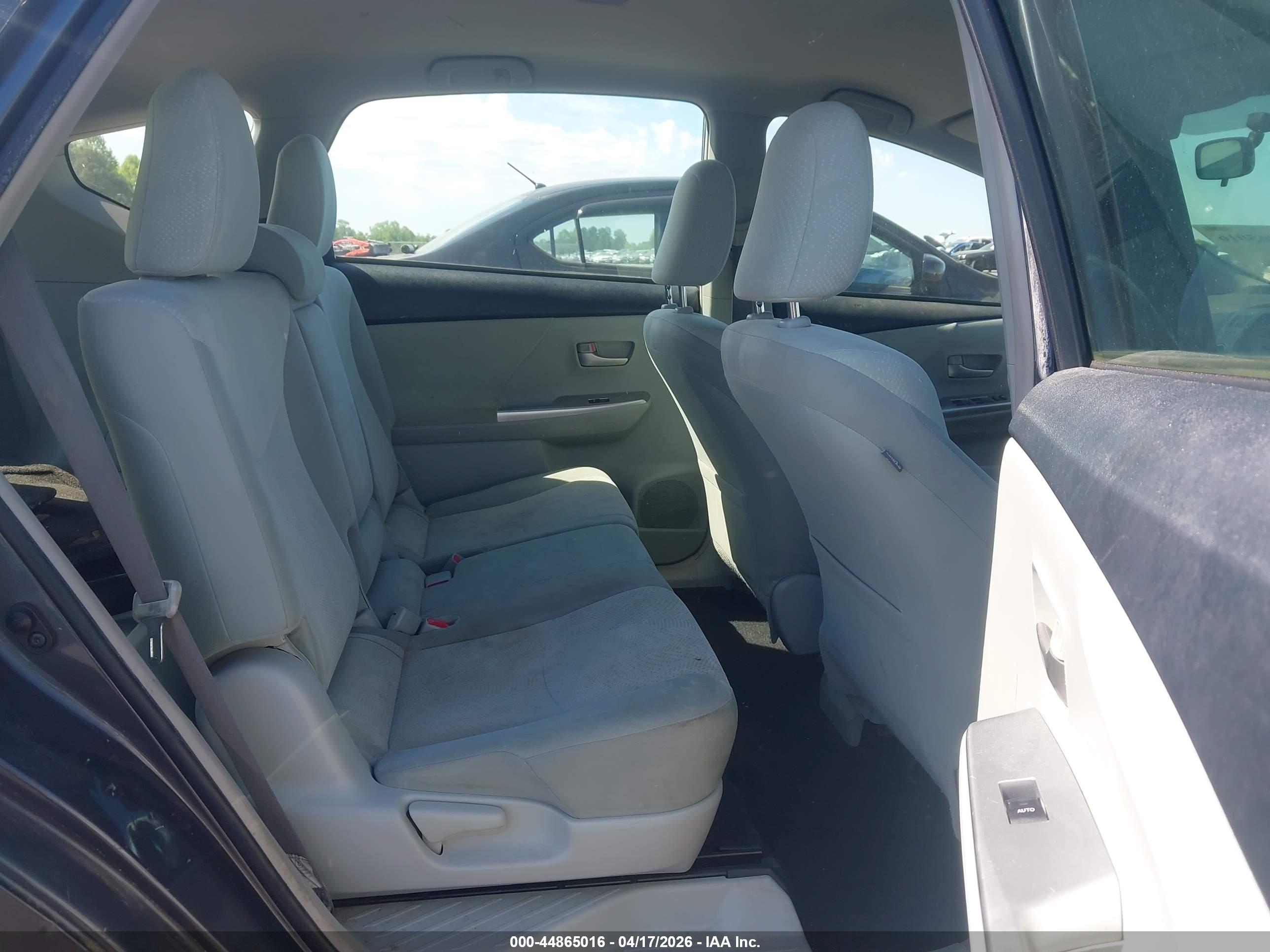 TOYOTA PRIUS image 8