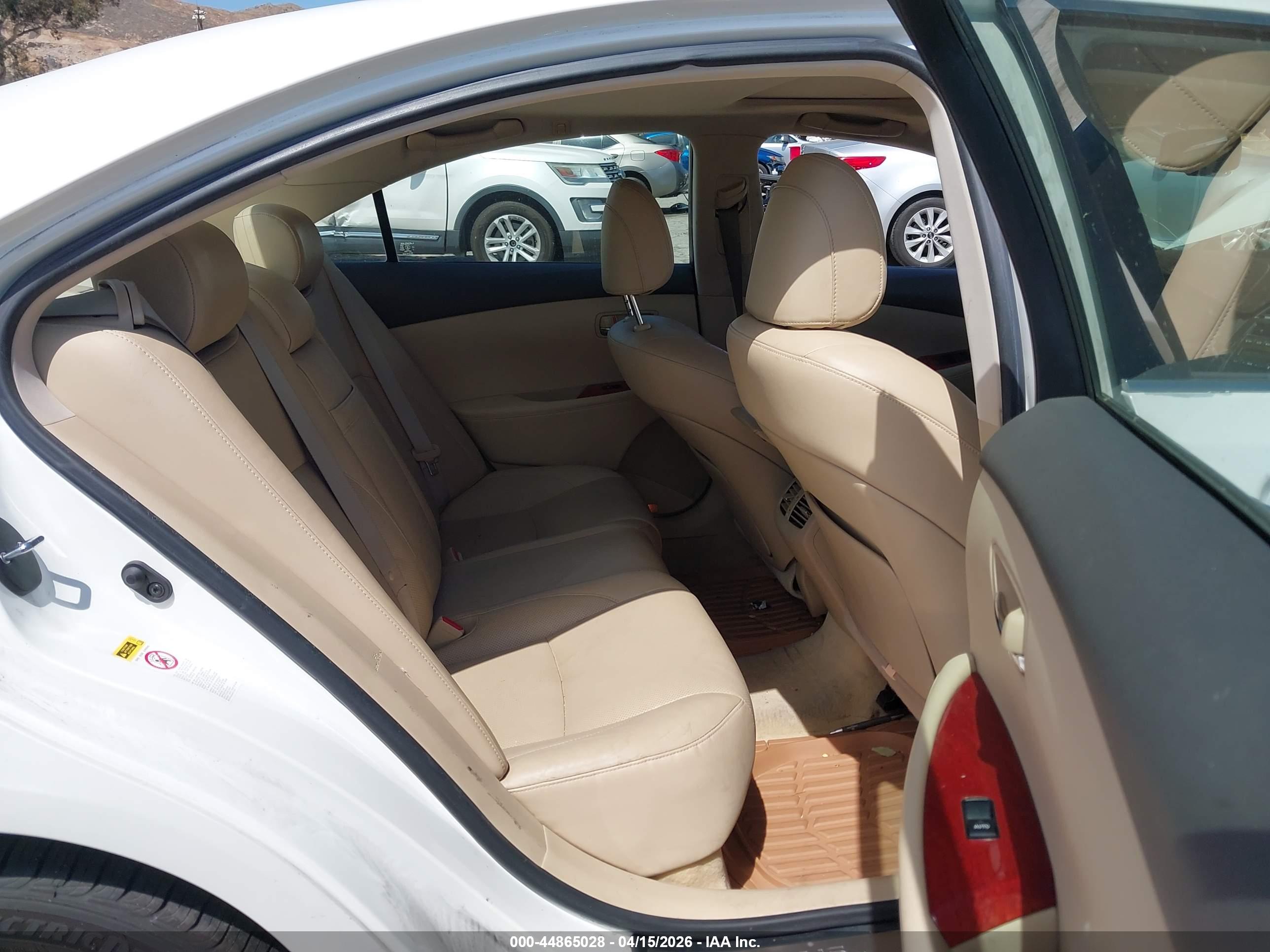 LEXUS ES image 8