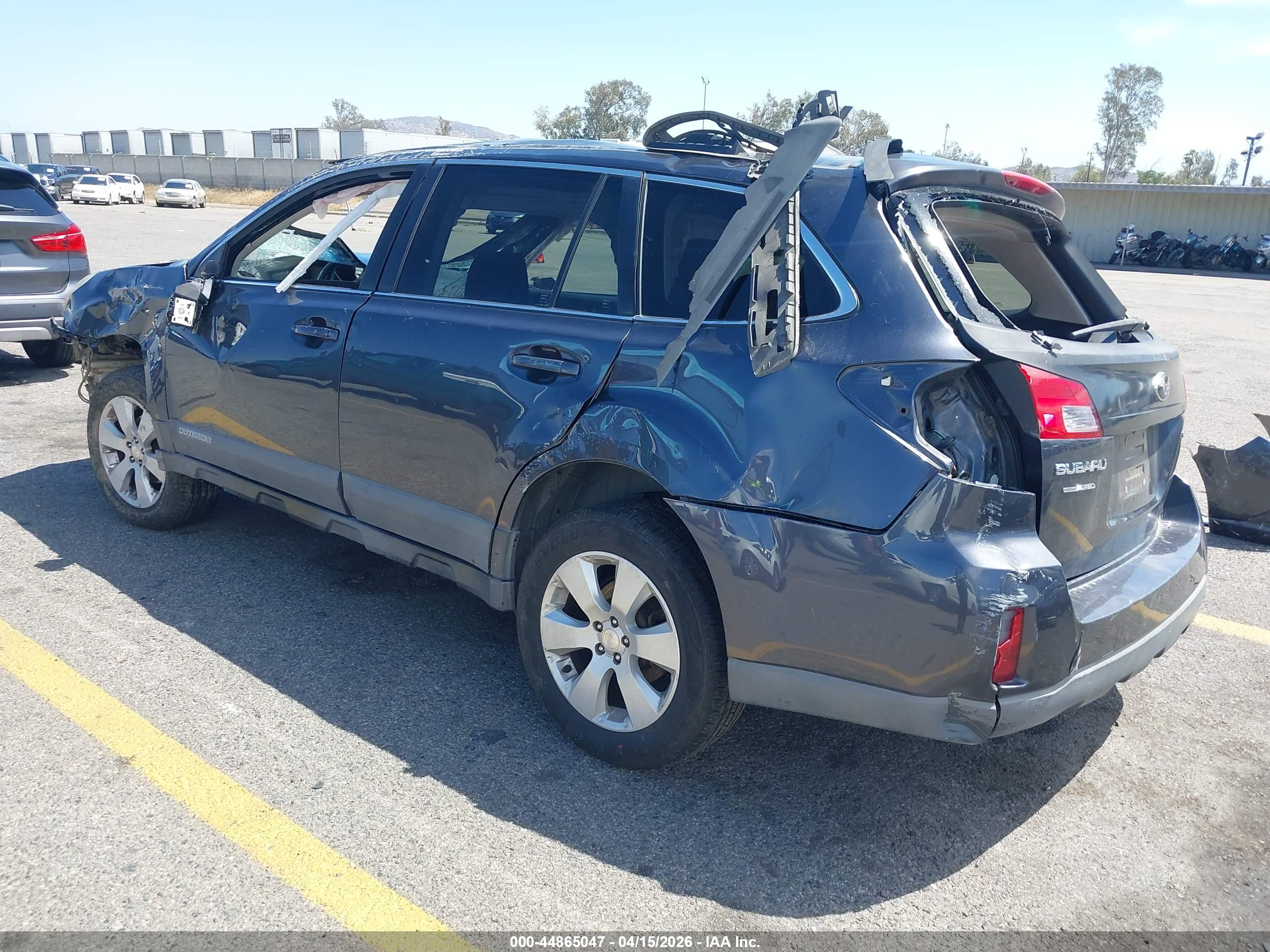 SUBARU OUTBACK image 3