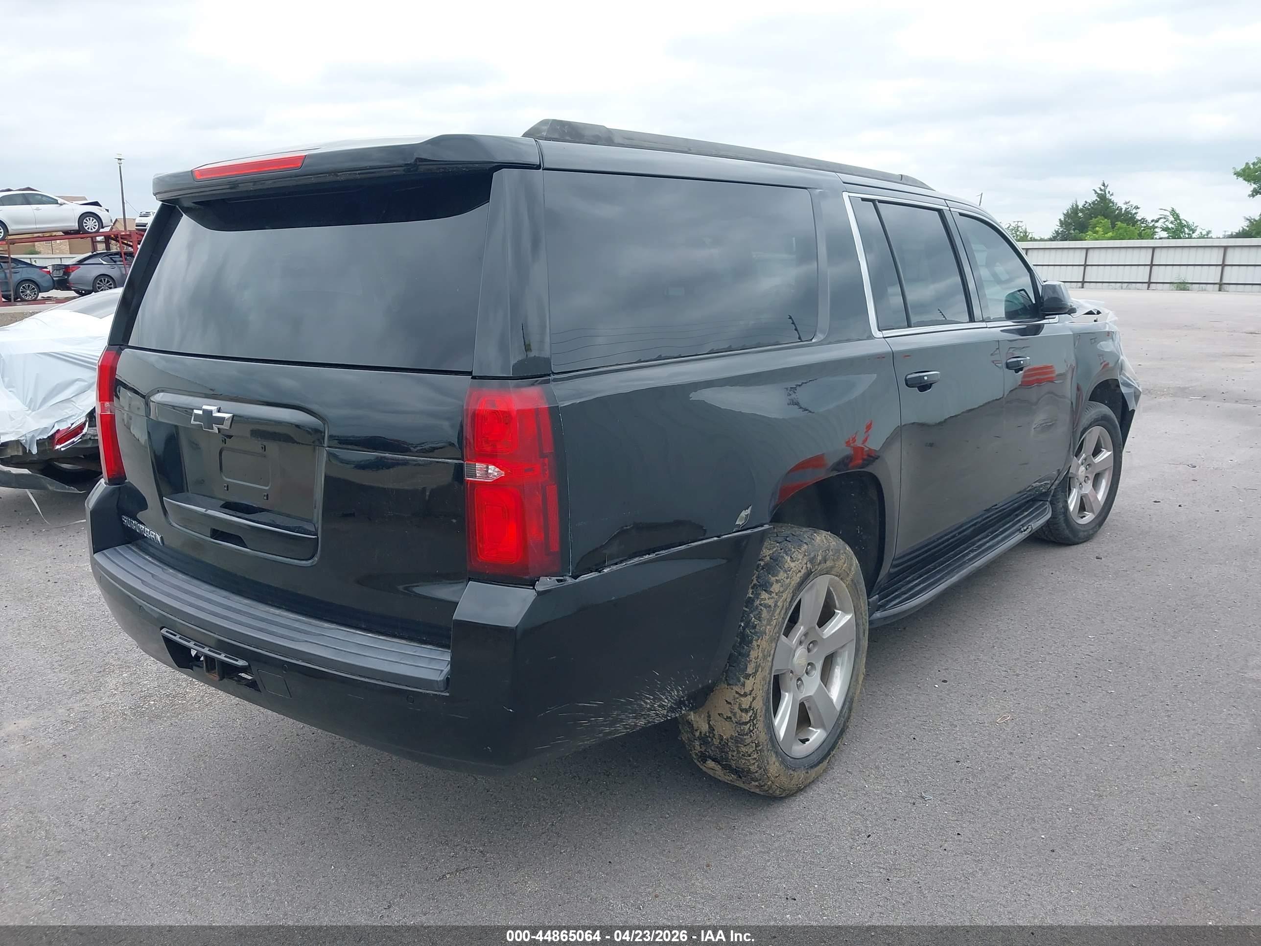 CHEVROLET SUBURBAN image 4