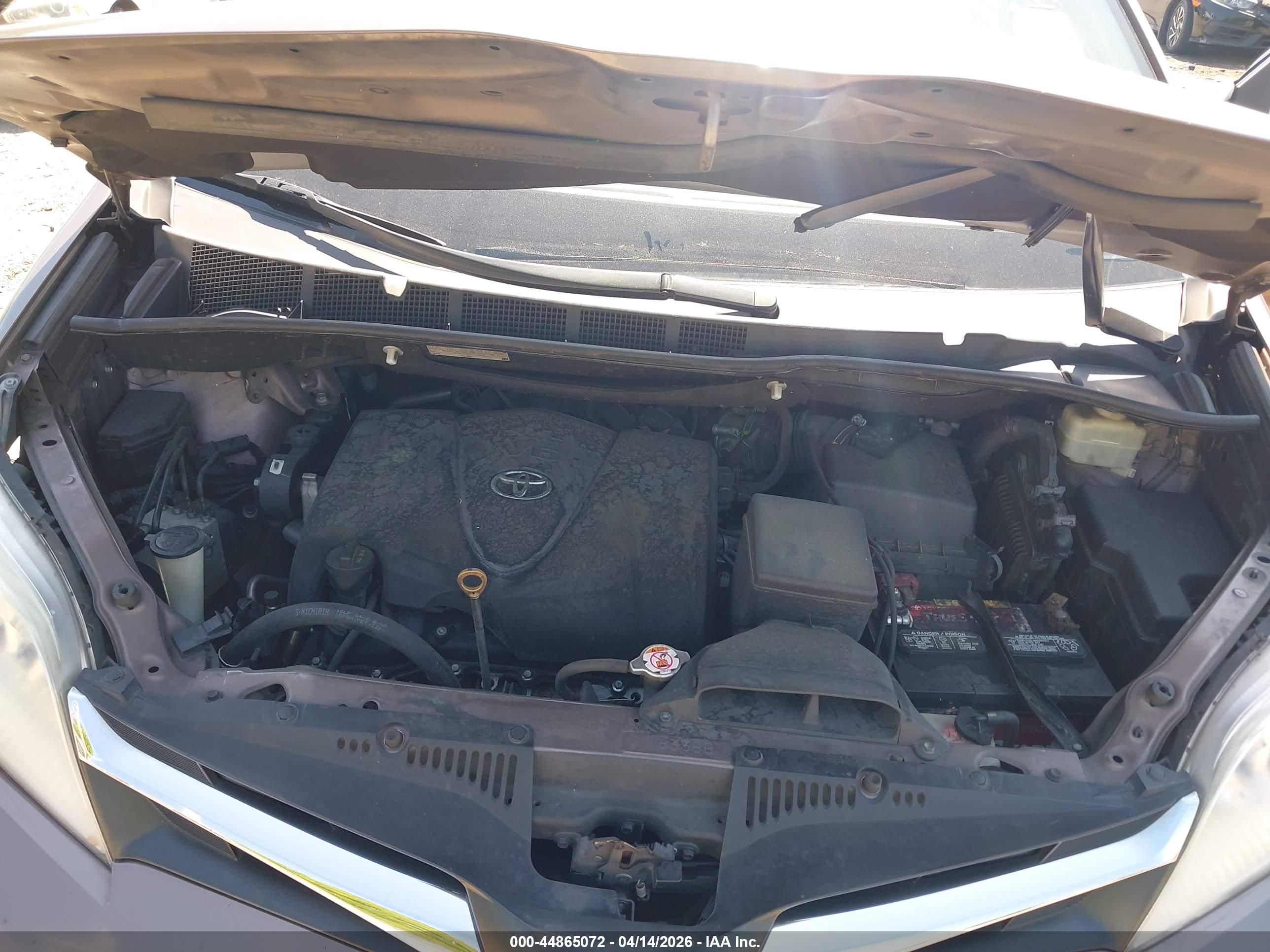 TOYOTA SIENNA image 10