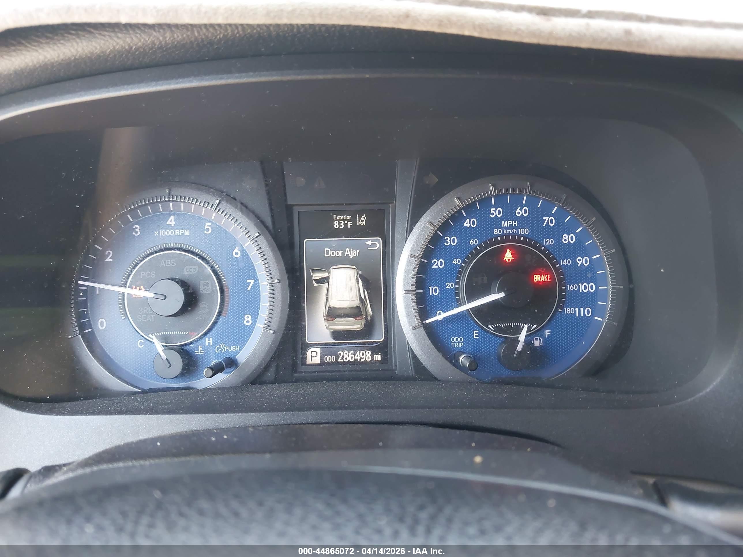 TOYOTA SIENNA image 7