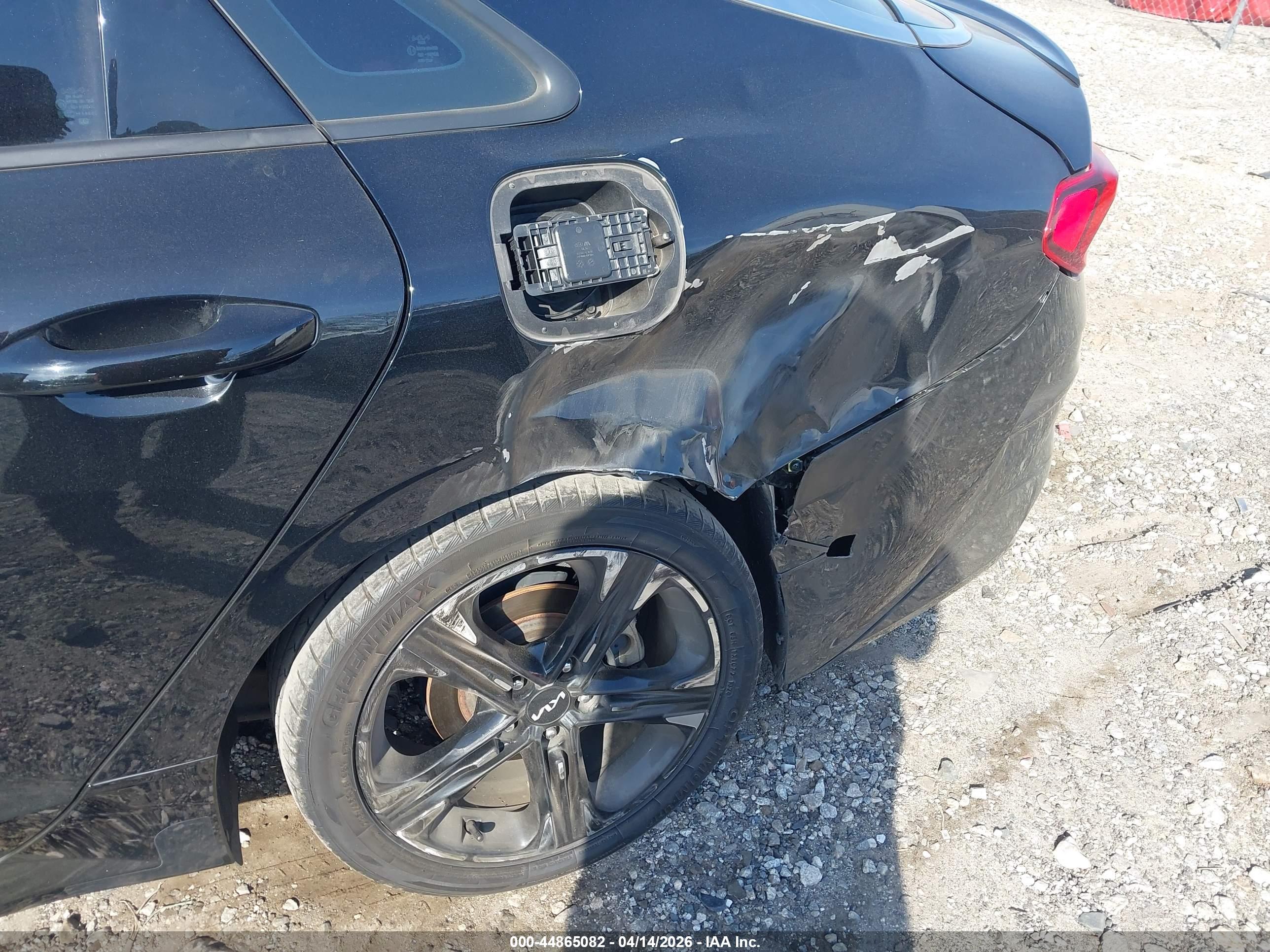 KIA K5 image 6
