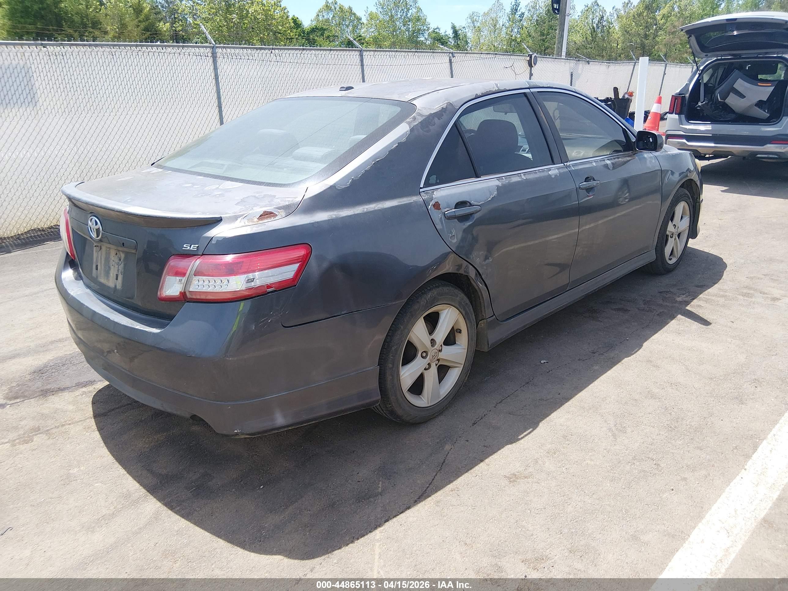 TOYOTA CAMRY image 4