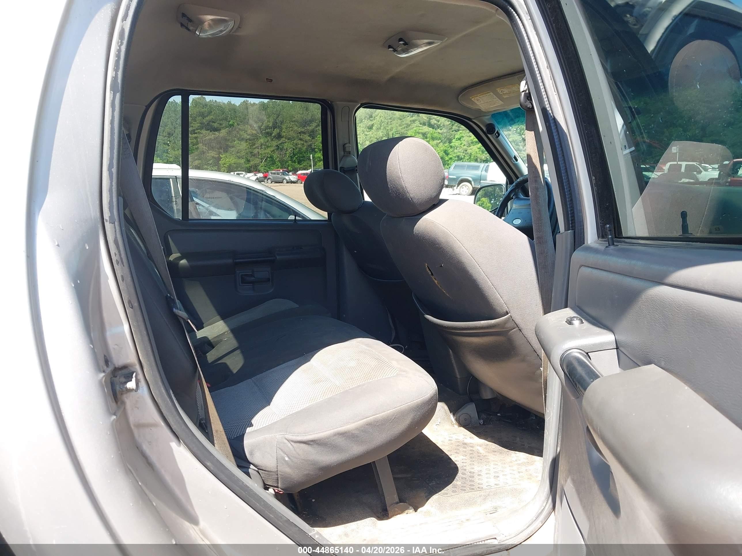 FORD EXPLORER image 8