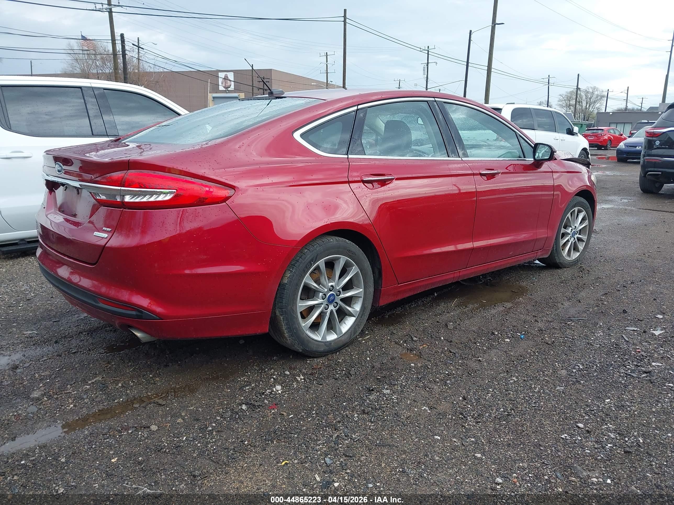 FORD FUSION image 4
