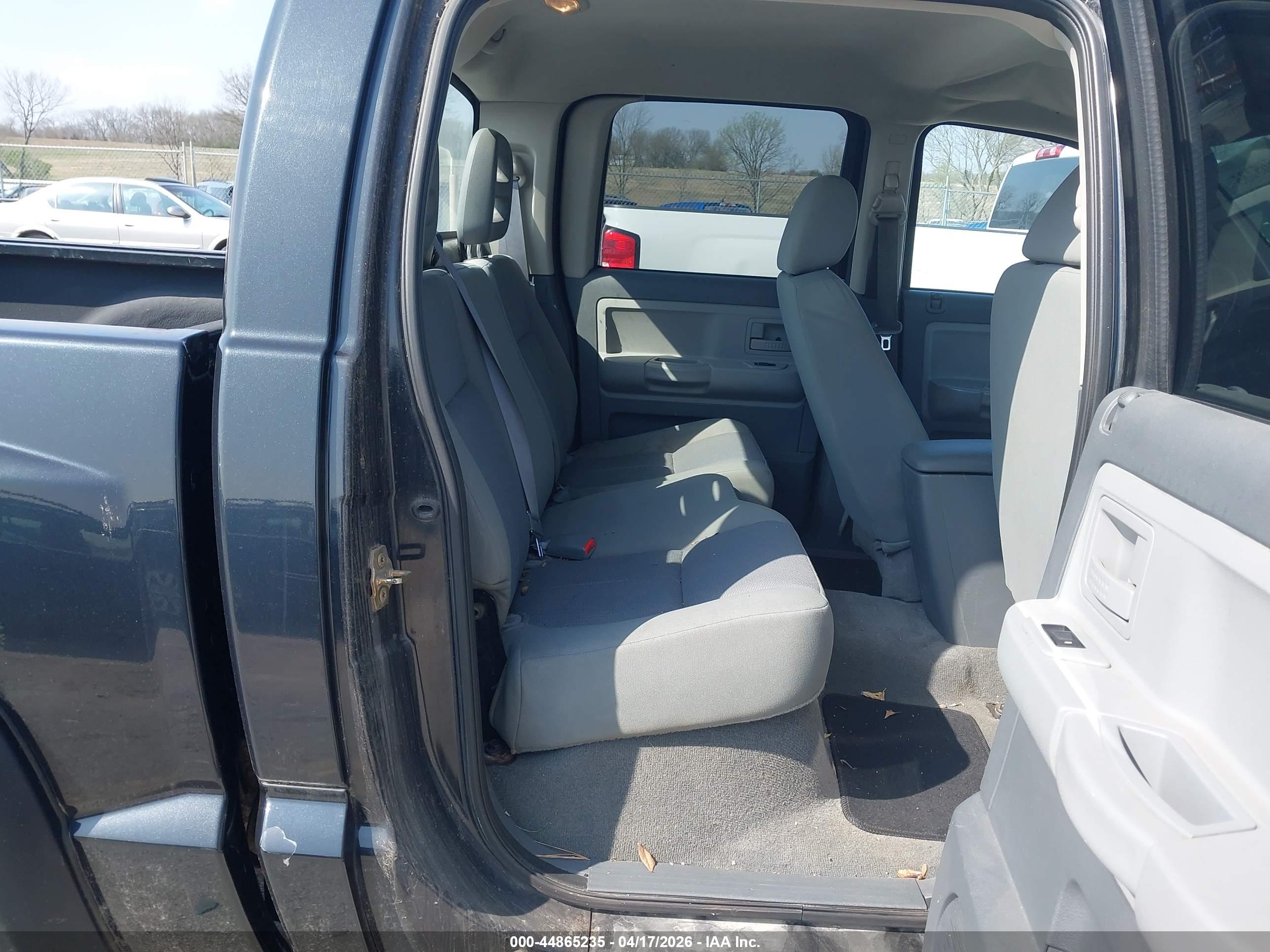 DODGE DAKOTA image 8