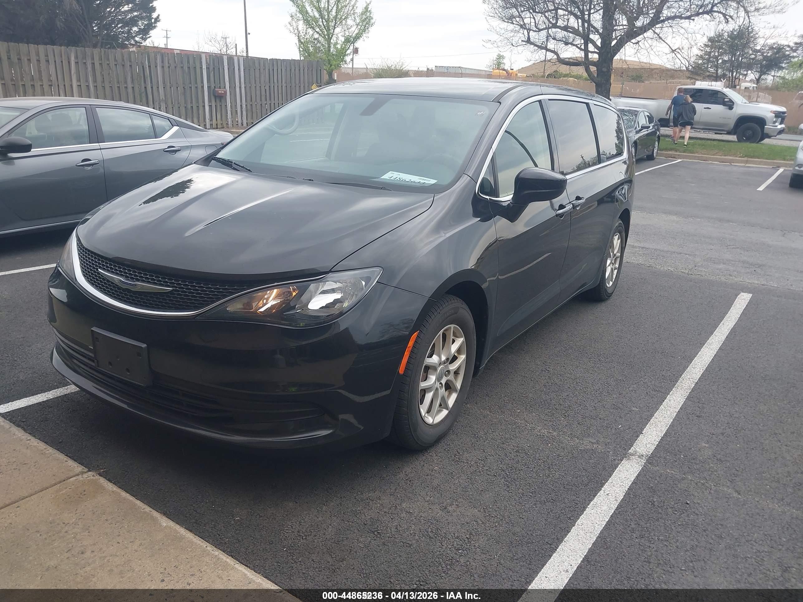 CHRYSLER VOYAGER image 2