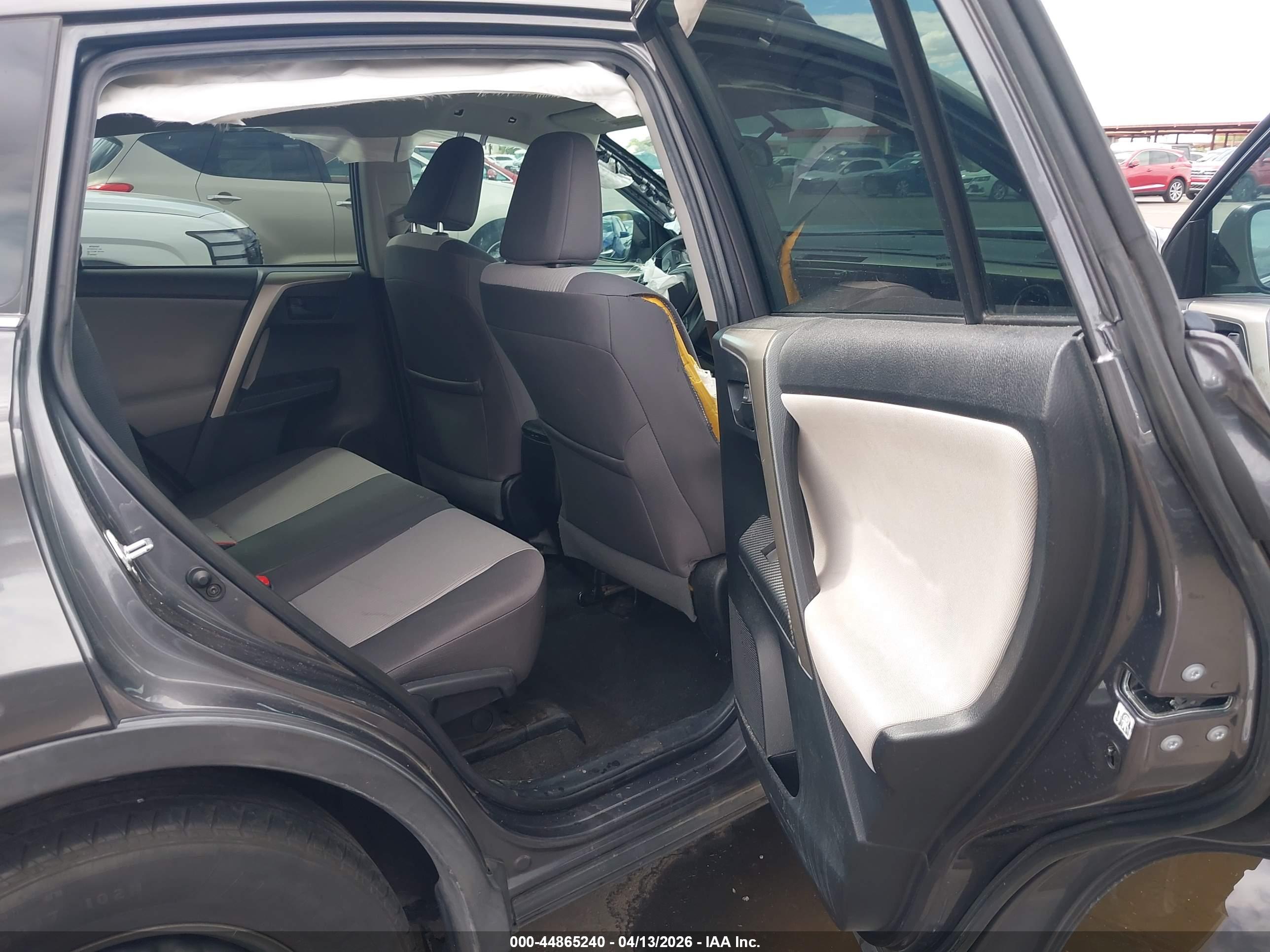 TOYOTA RAV4 image 8