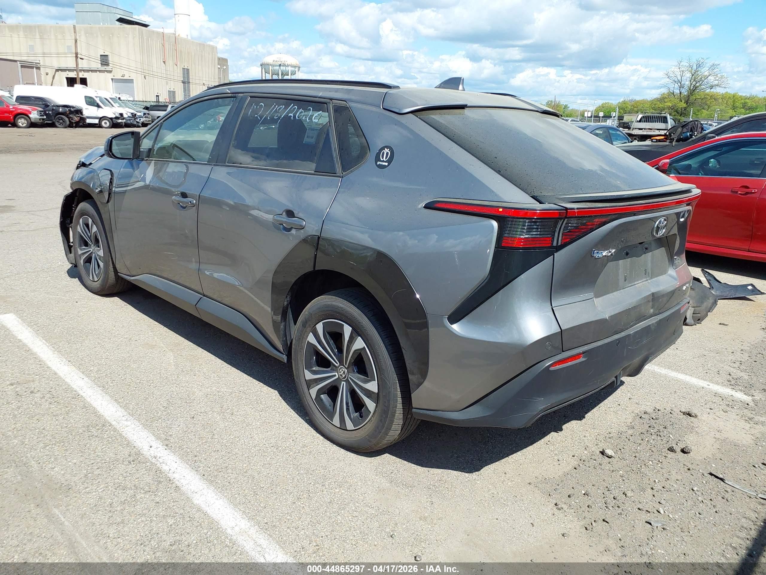 TOYOTA BZ4X image 3