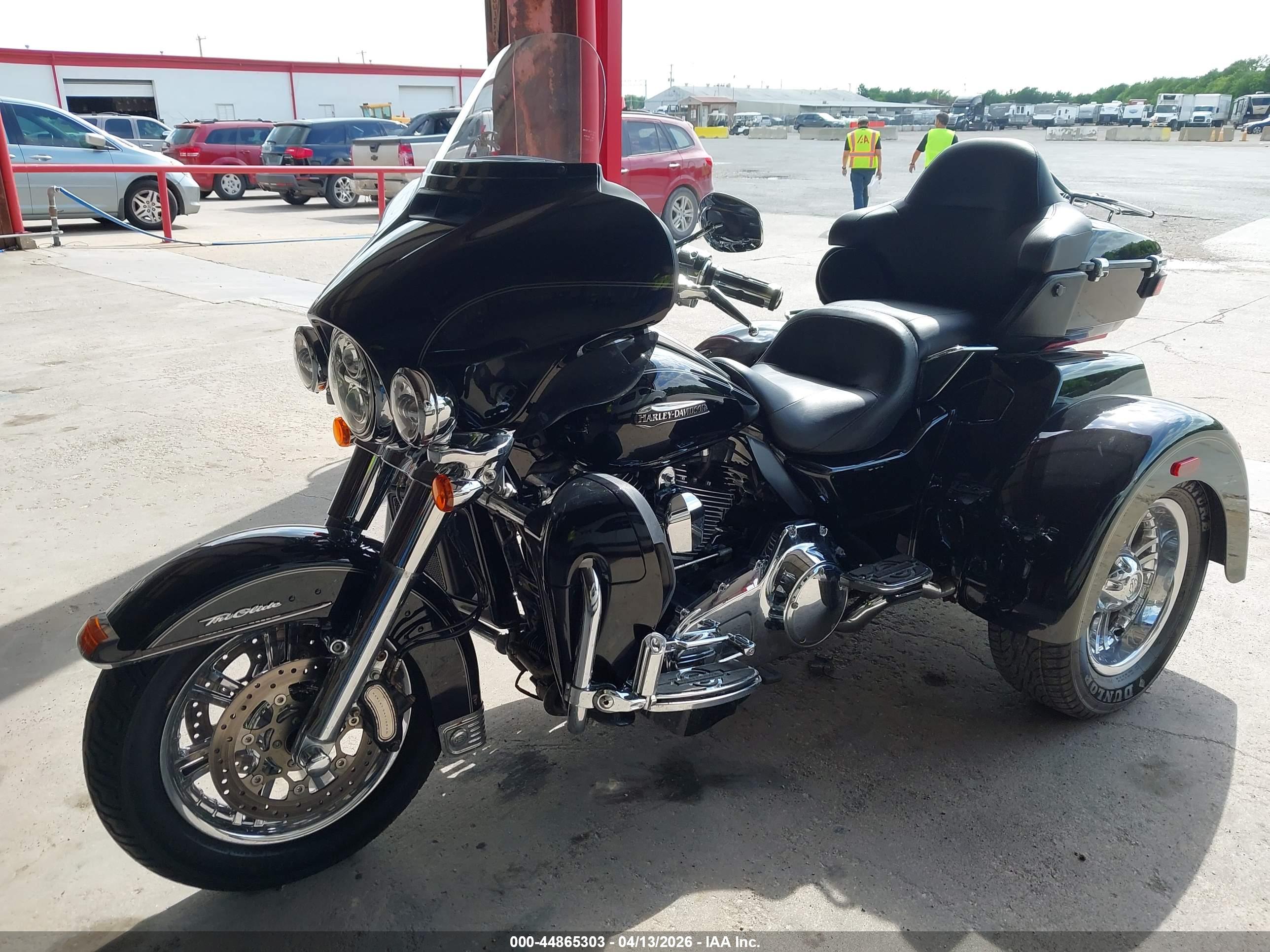 HARLEY-DAVIDSON FLHTCUTG image 2