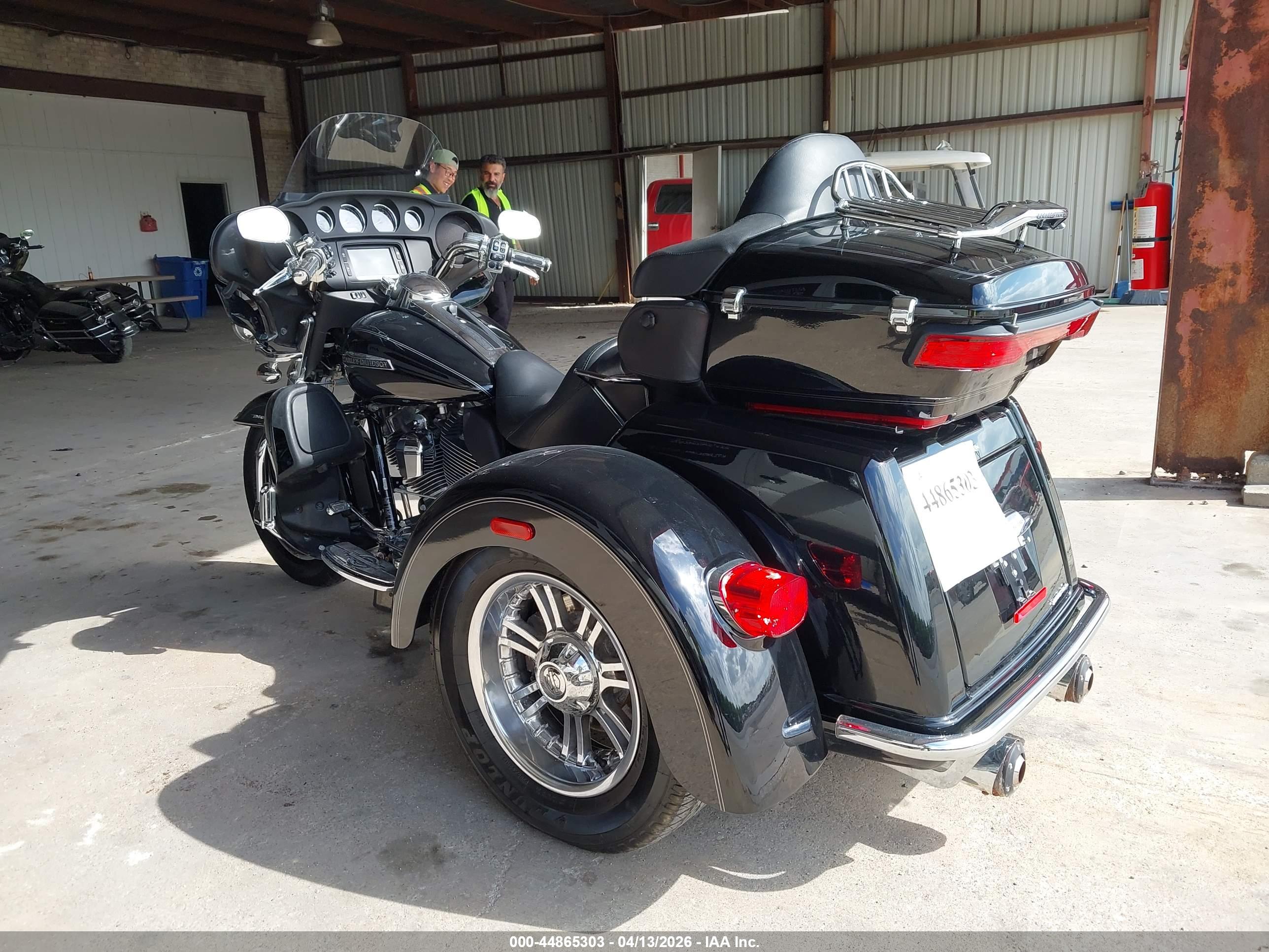 HARLEY-DAVIDSON FLHTCUTG image 3