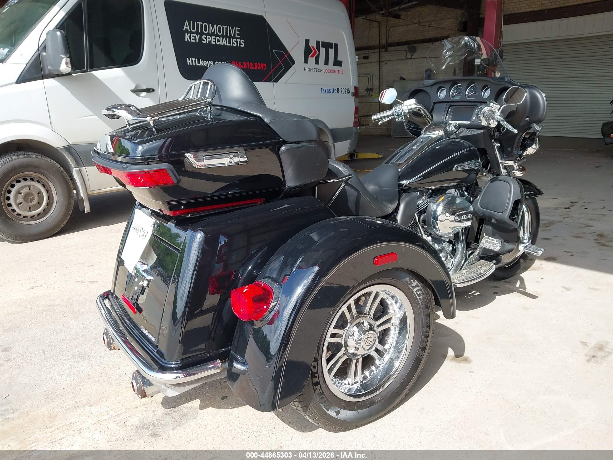 HARLEY-DAVIDSON FLHTCUTG image 4