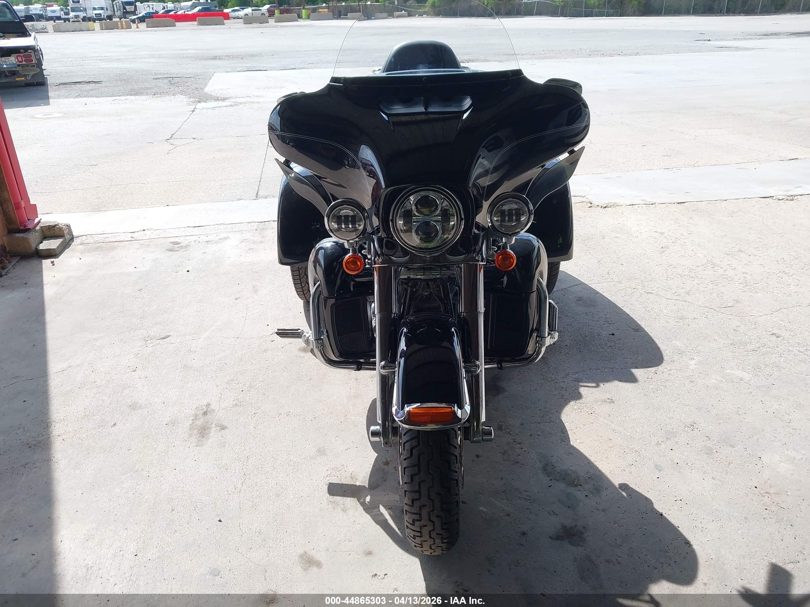HARLEY-DAVIDSON FLHTCUTG image 5