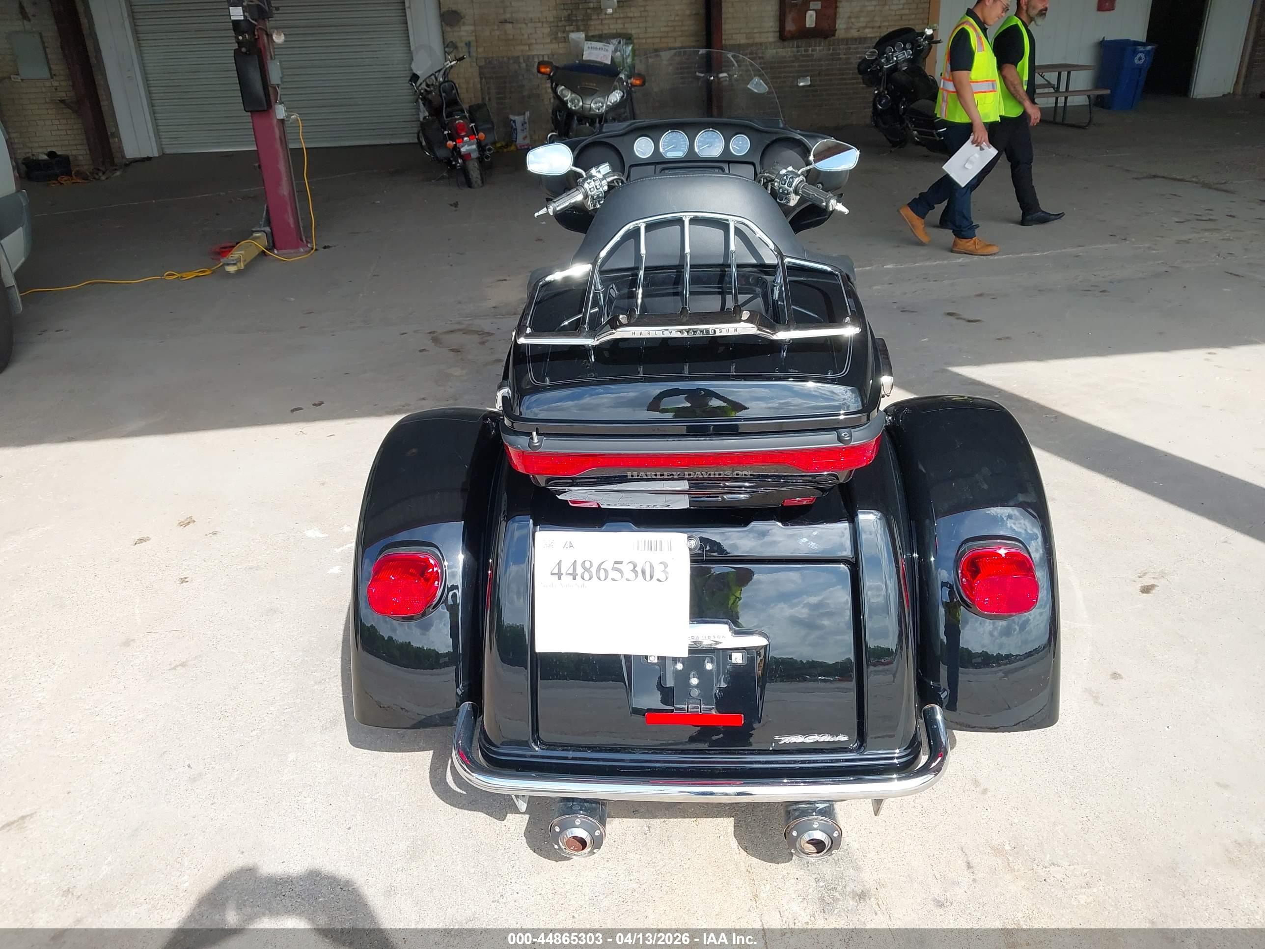 HARLEY-DAVIDSON FLHTCUTG image 6