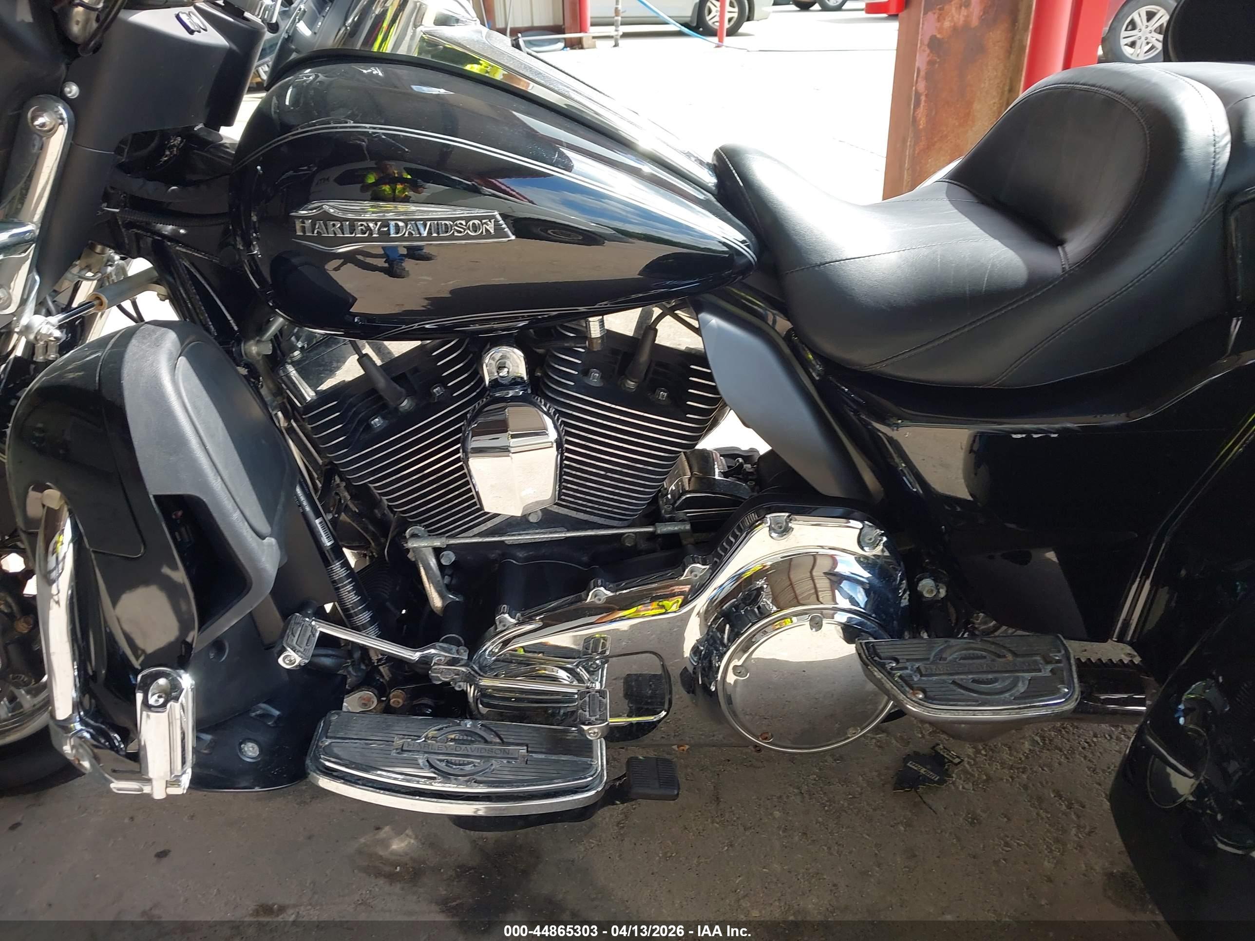 HARLEY-DAVIDSON FLHTCUTG image 9