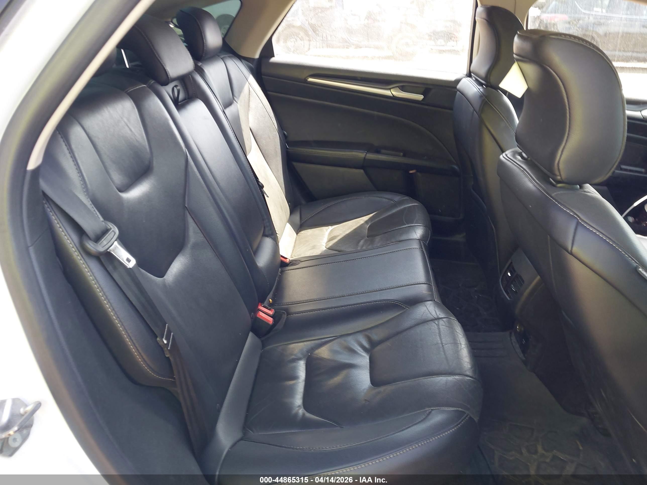 FORD FUSION image 8