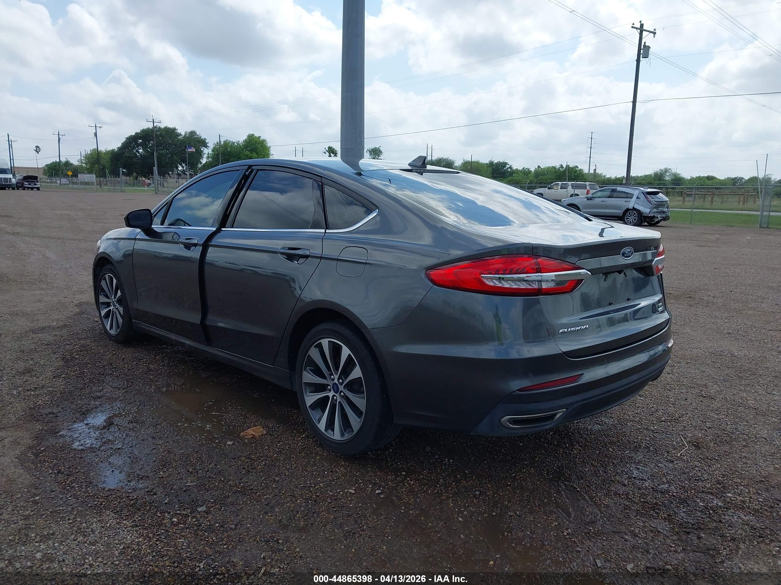 FORD FUSION image 3