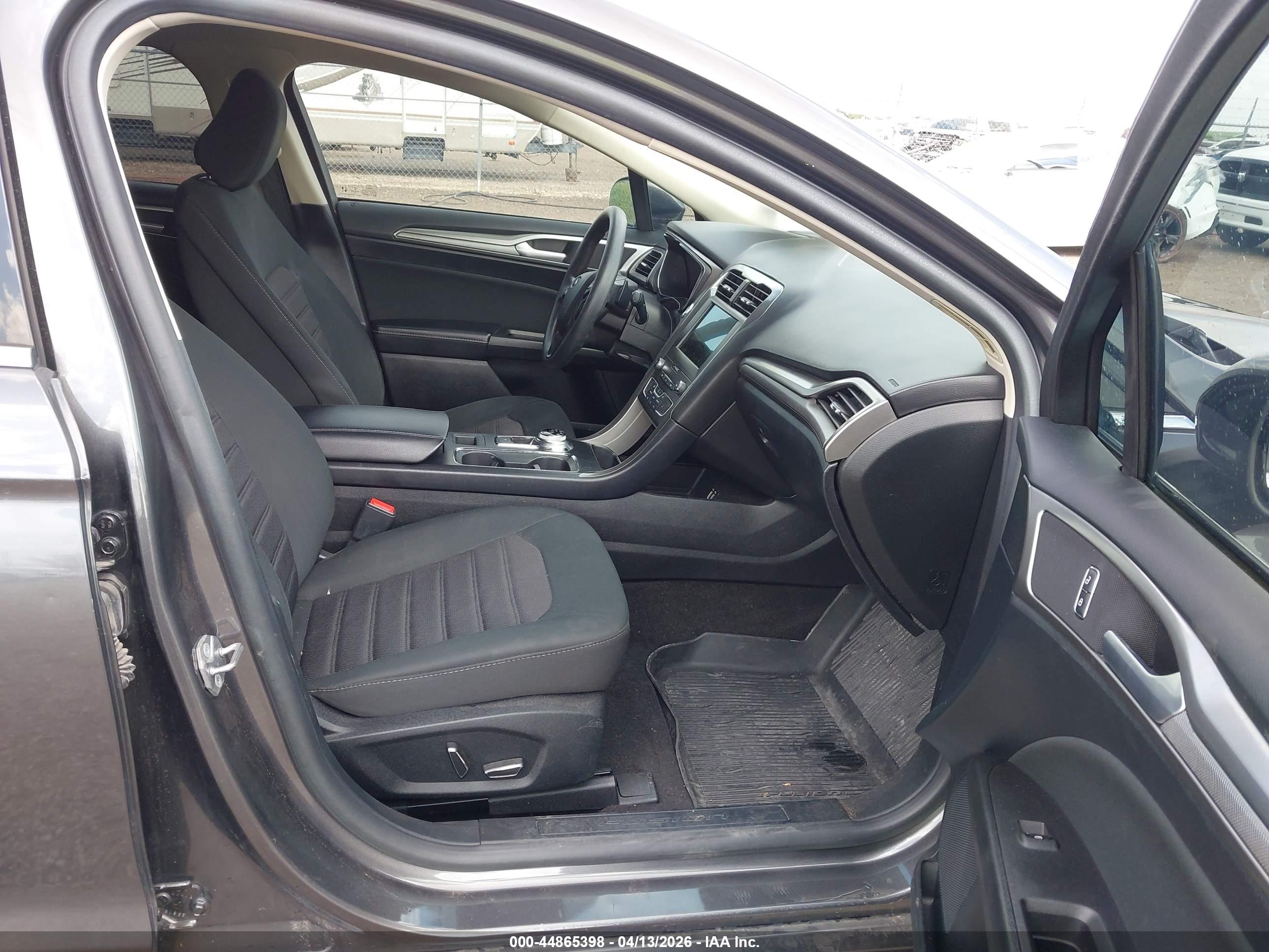 FORD FUSION image 5