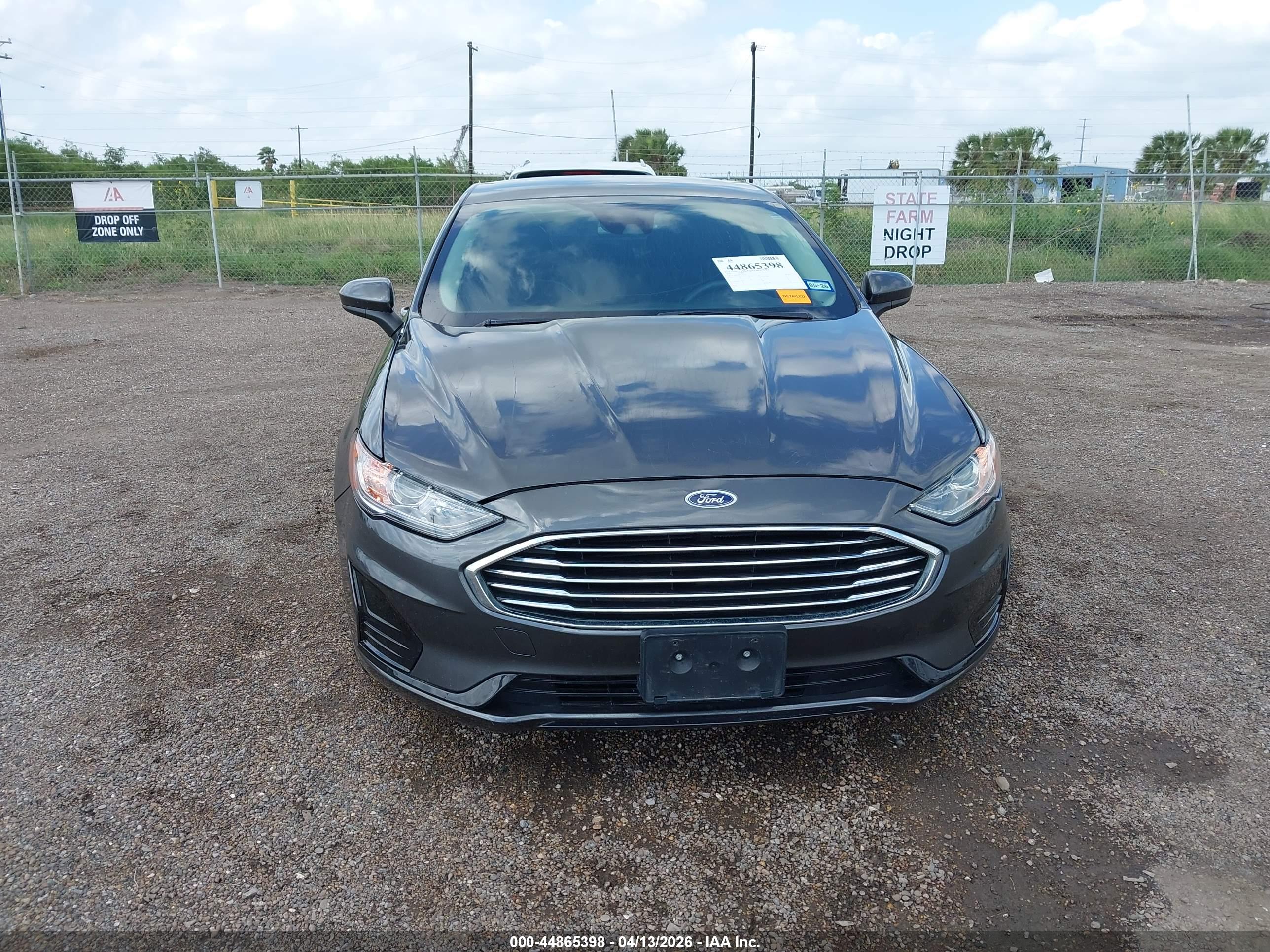 FORD FUSION image 6