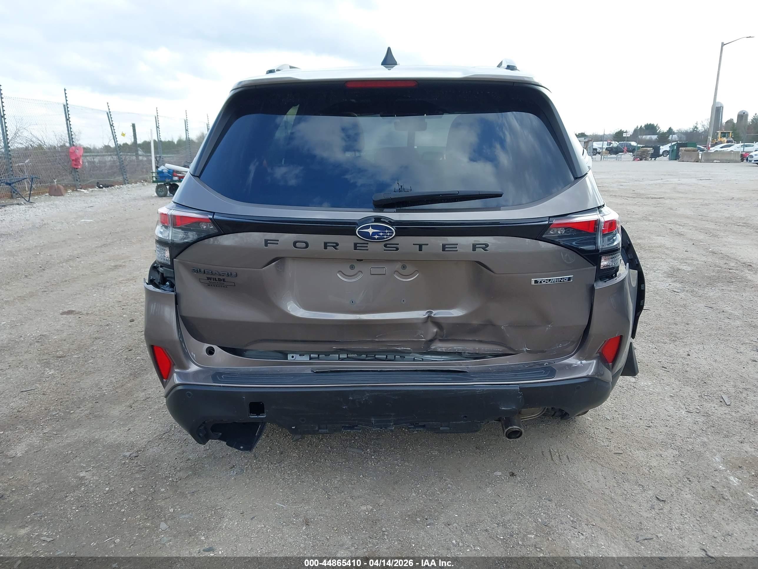 SUBARU FORESTER image 6