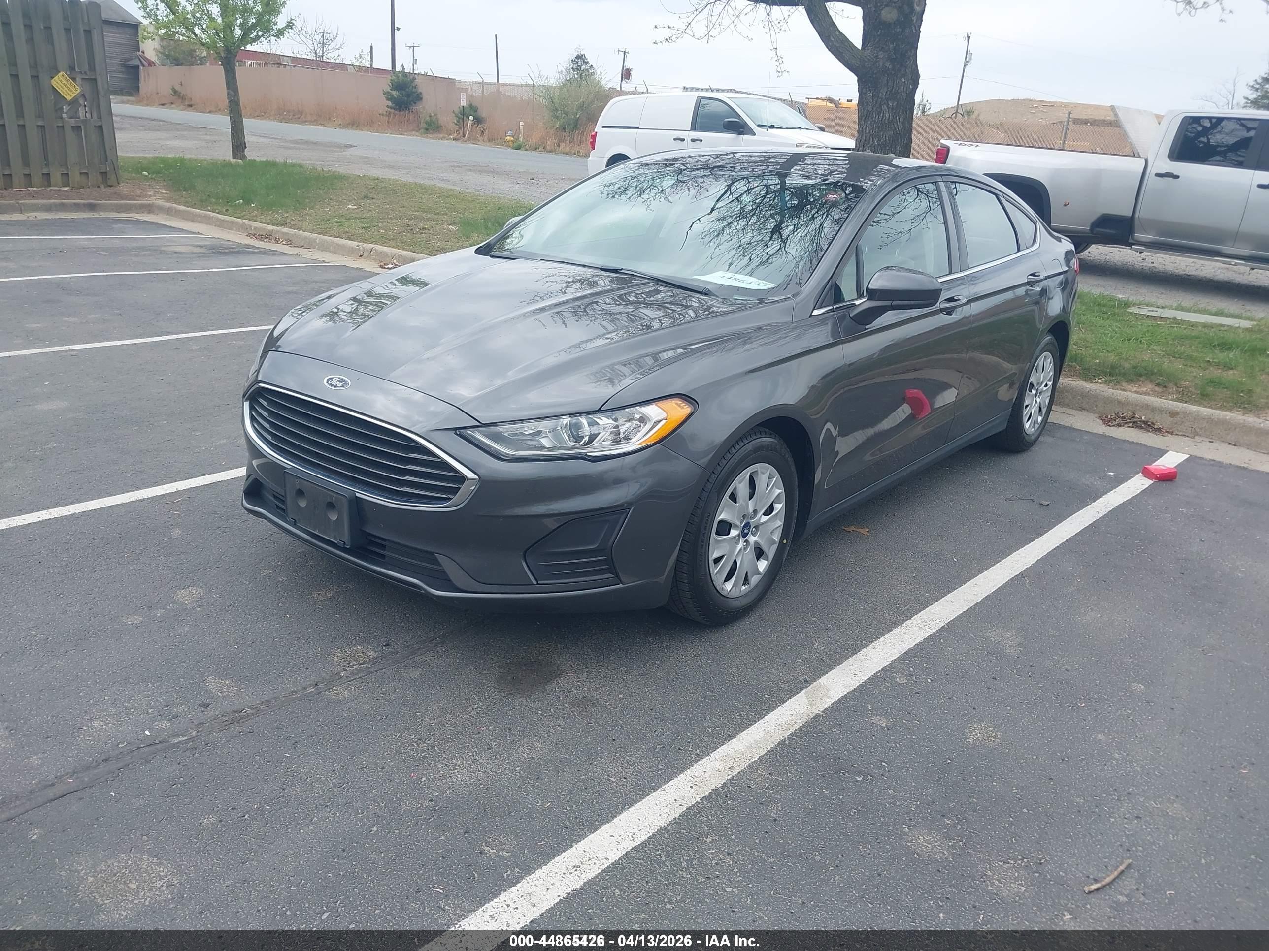 FORD FUSION image 2