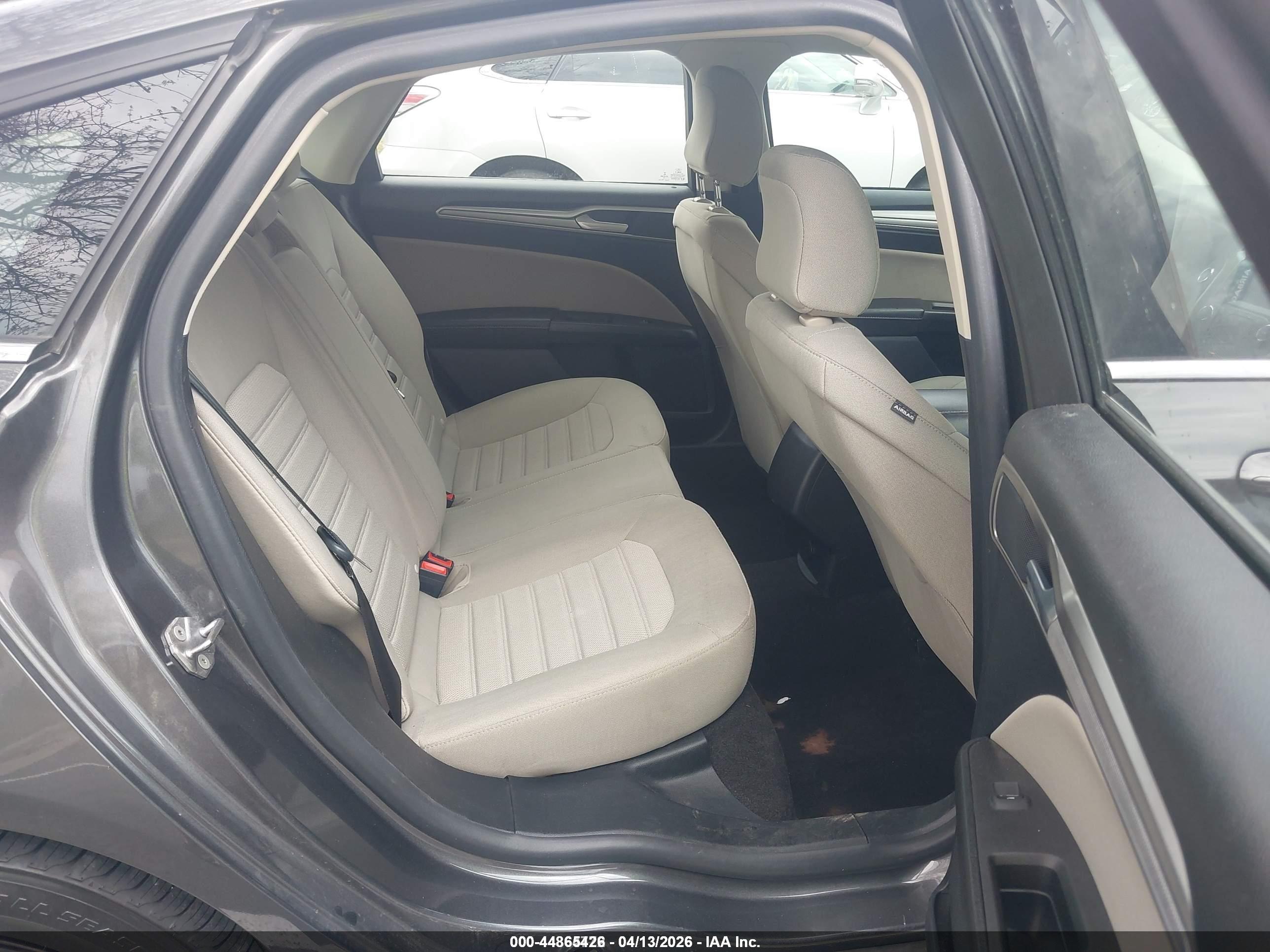 FORD FUSION image 8