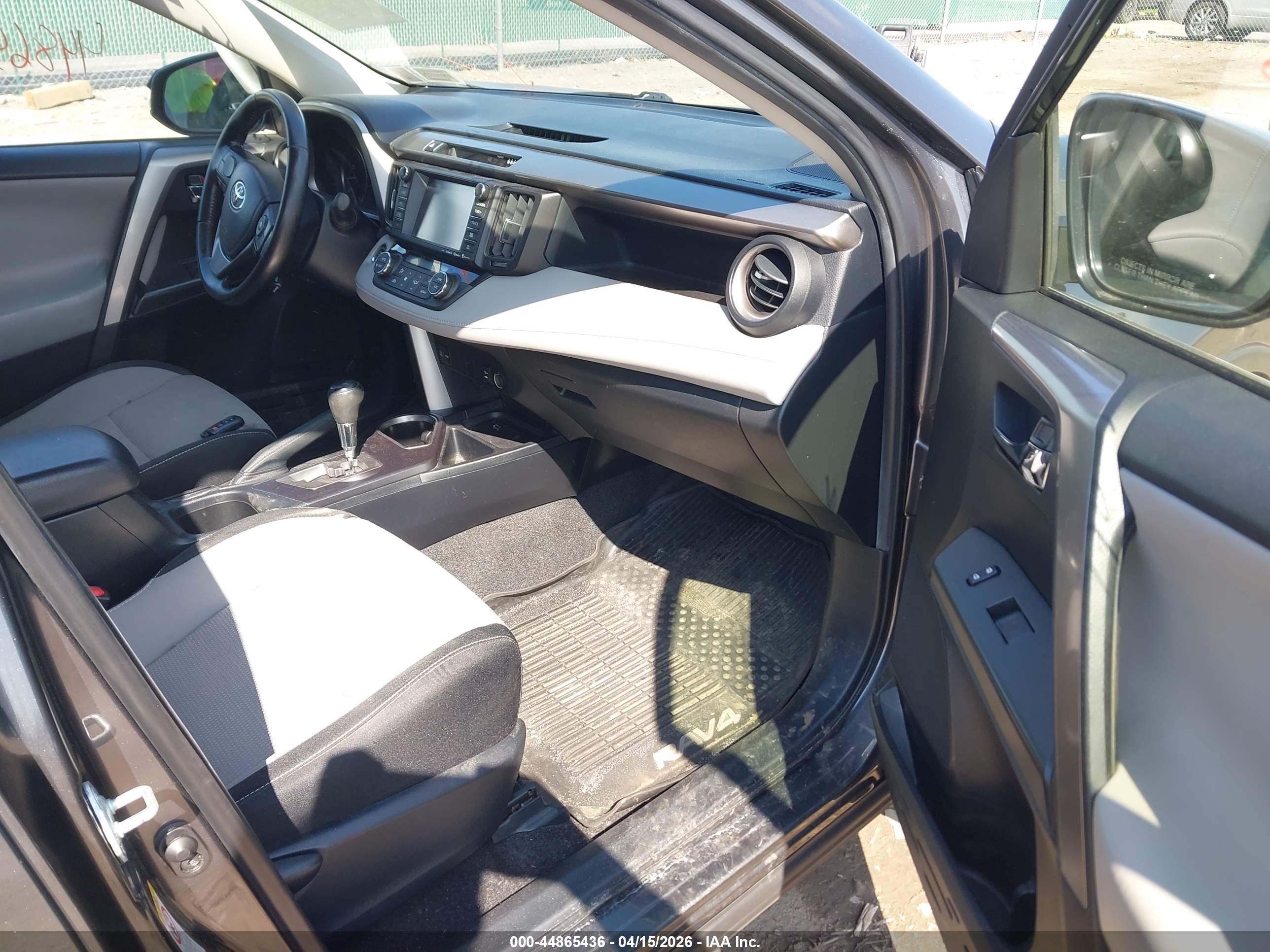TOYOTA RAV4 image 5