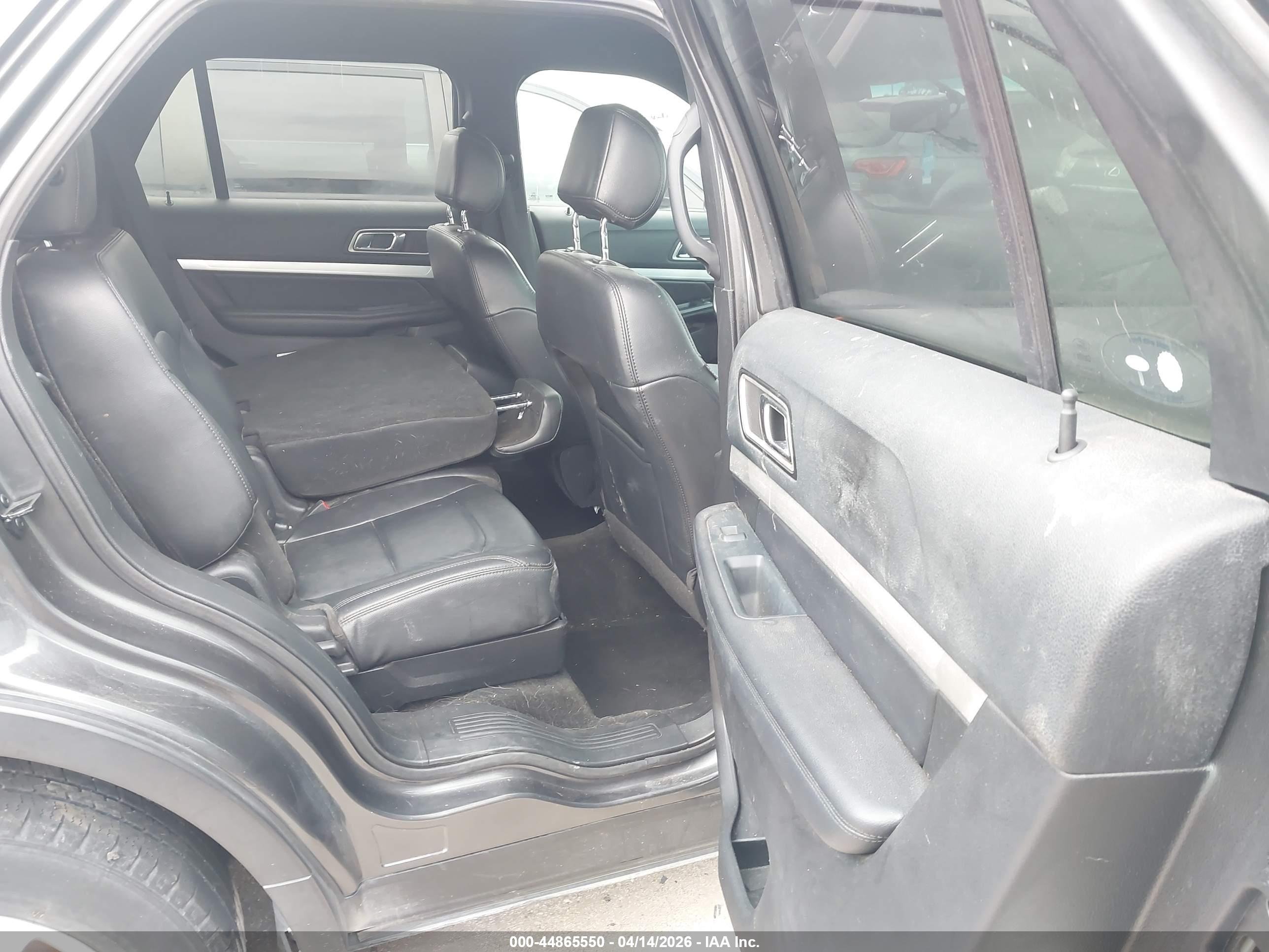 FORD EXPLORER image 8