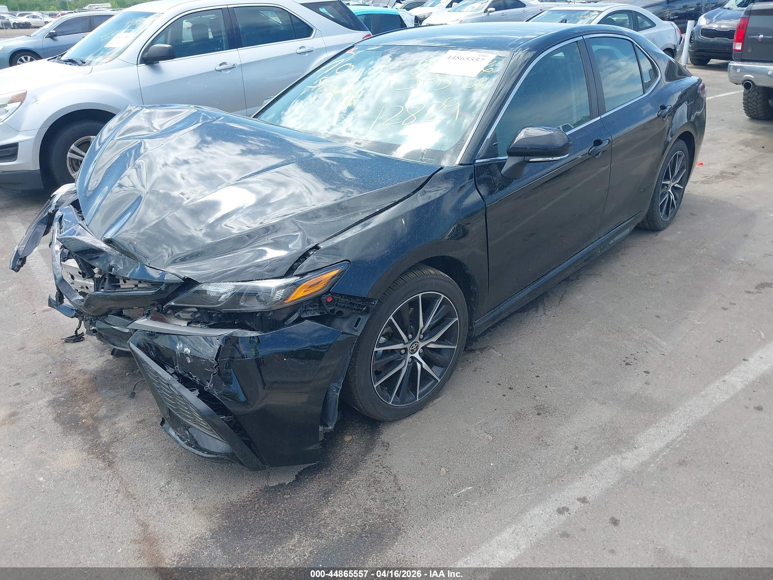 TOYOTA CAMRY image 2
