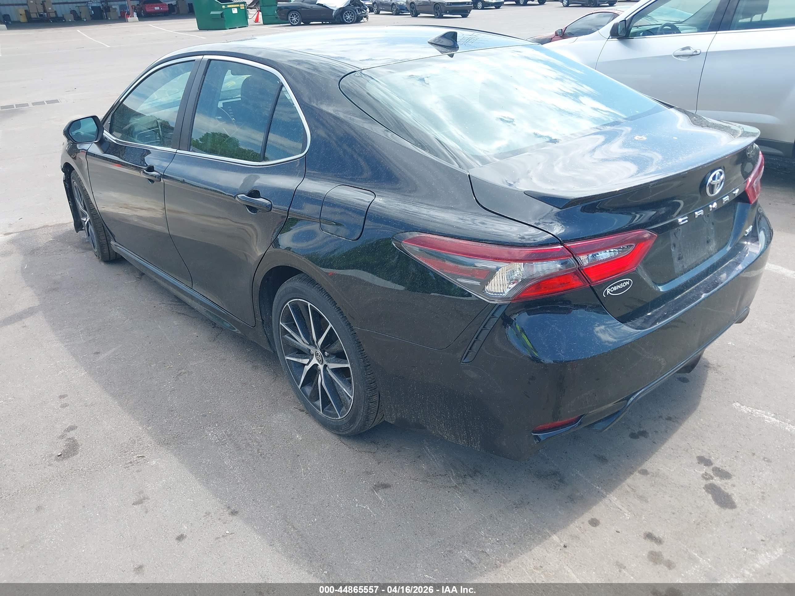 TOYOTA CAMRY image 3