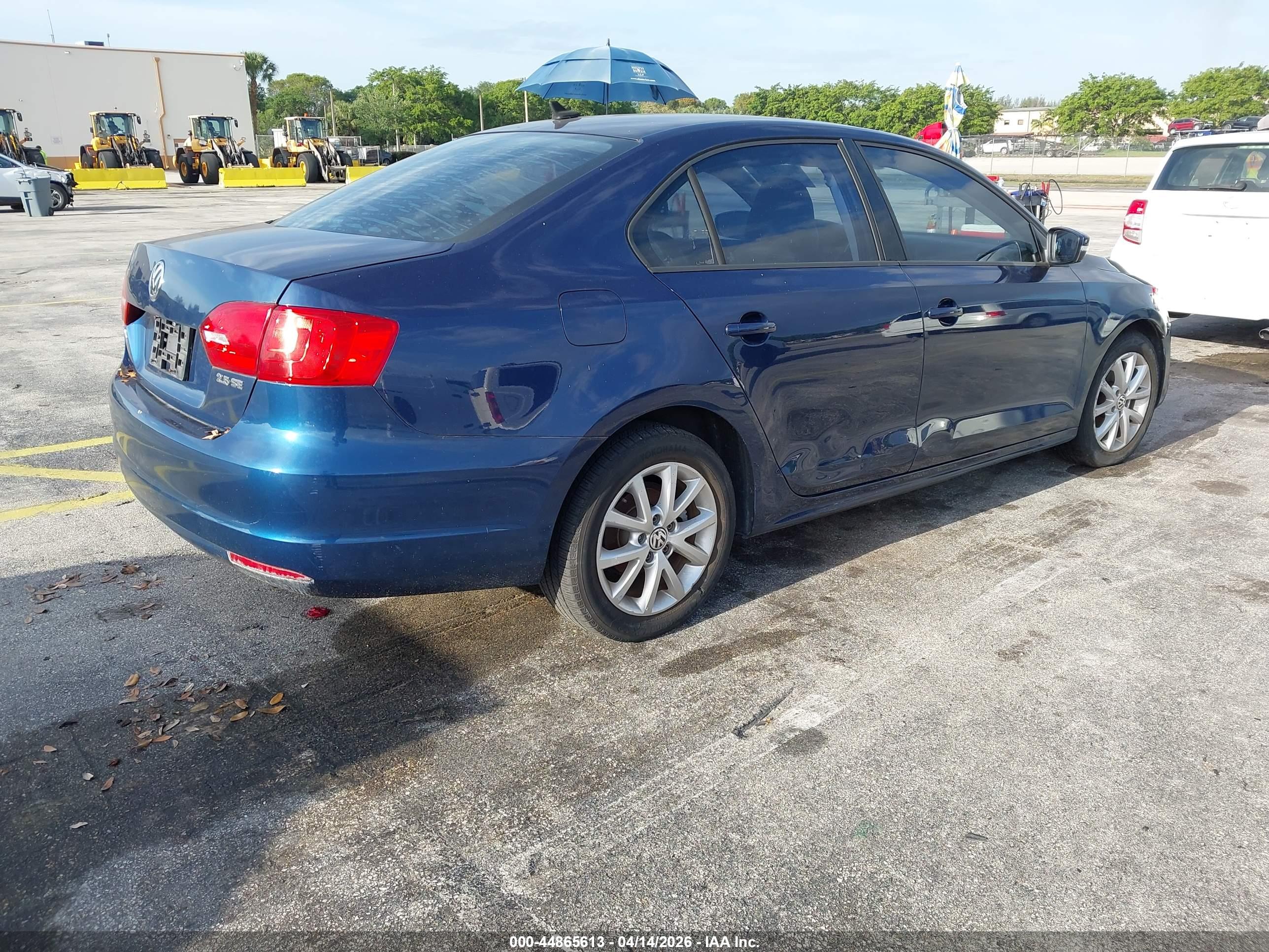 VOLKSWAGEN JETTA image 4