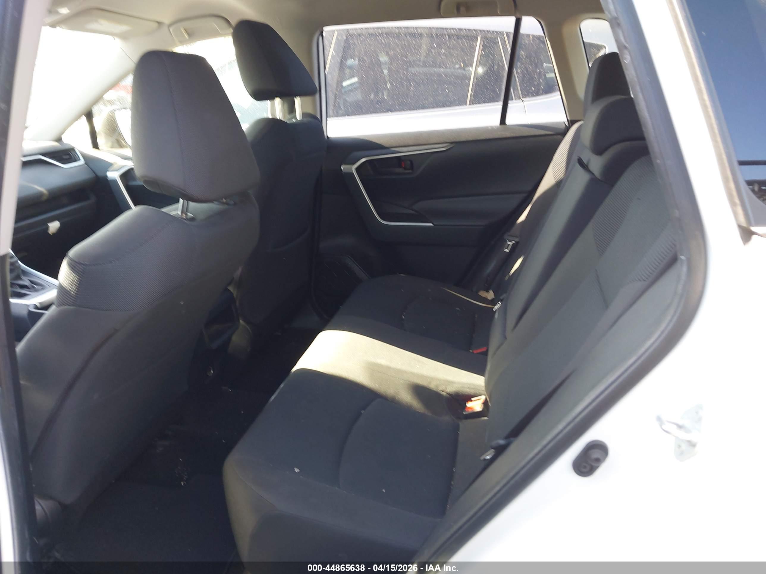 TOYOTA RAV4 image 8