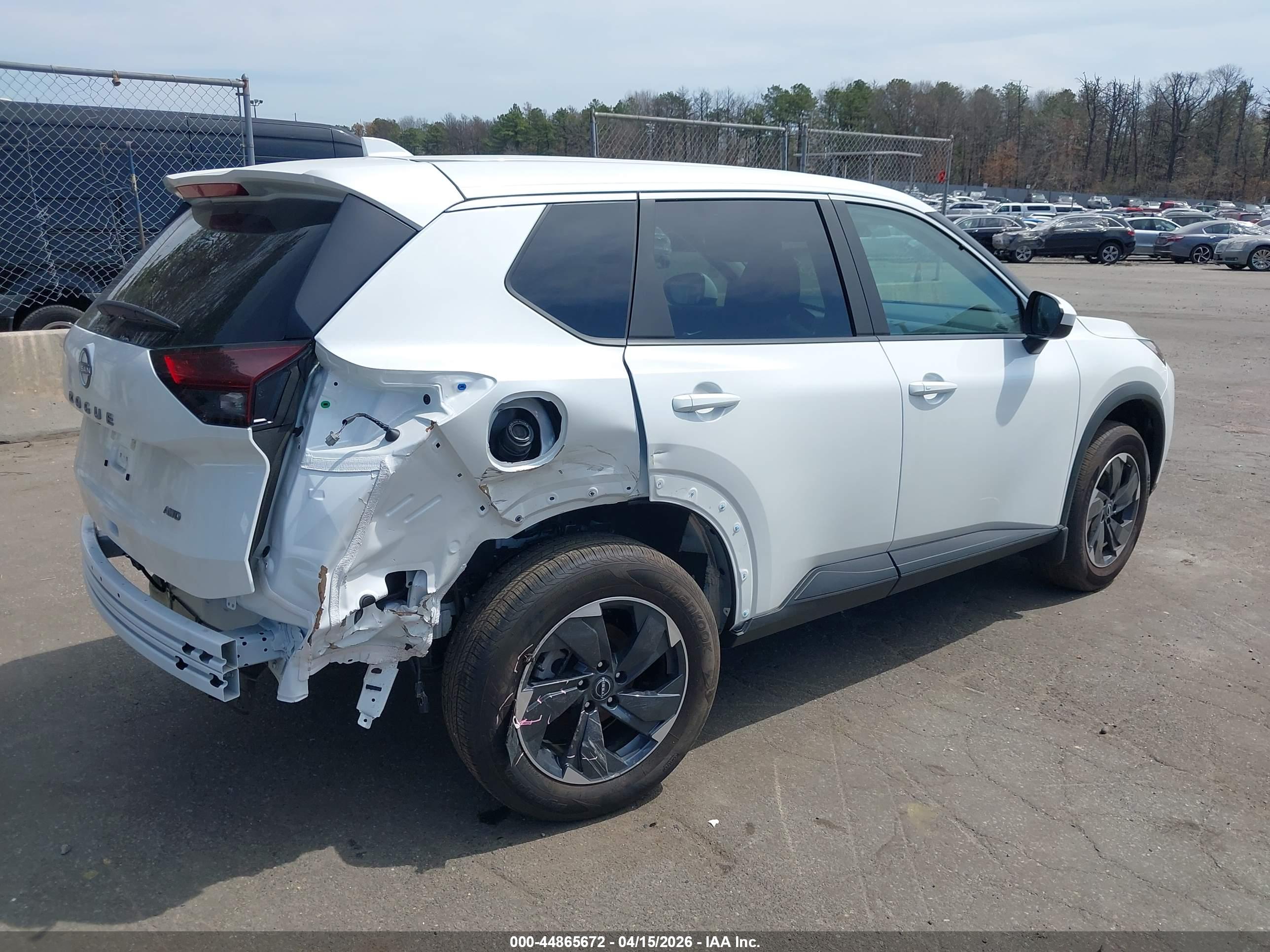NISSAN ROGUE image 4