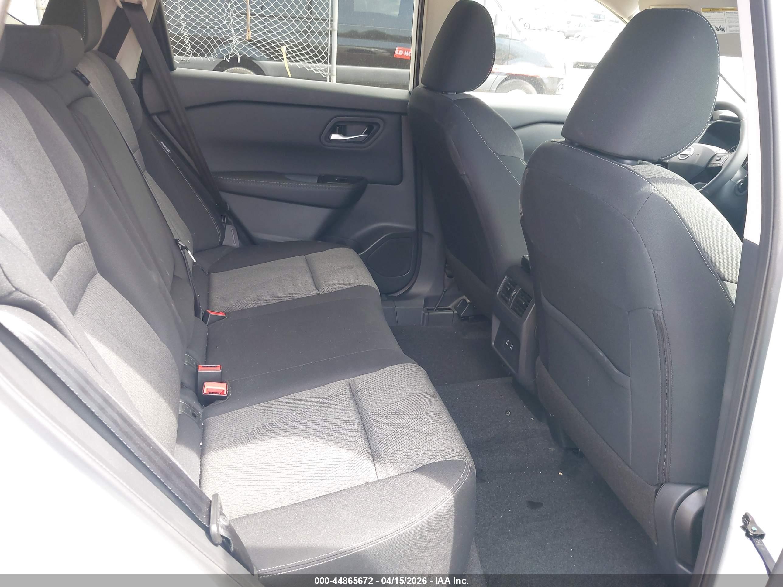 NISSAN ROGUE image 8