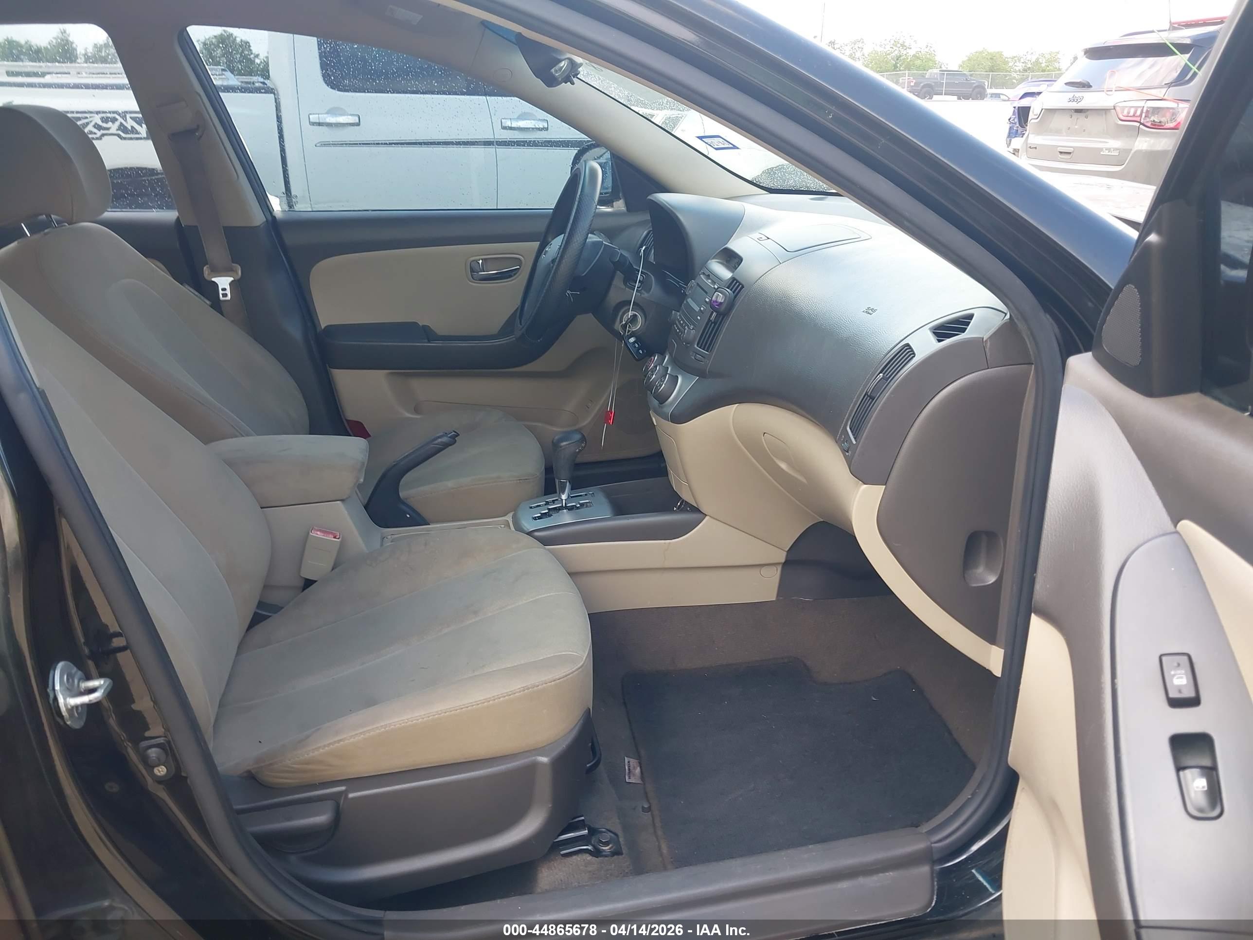 HYUNDAI ELANTRA image 5