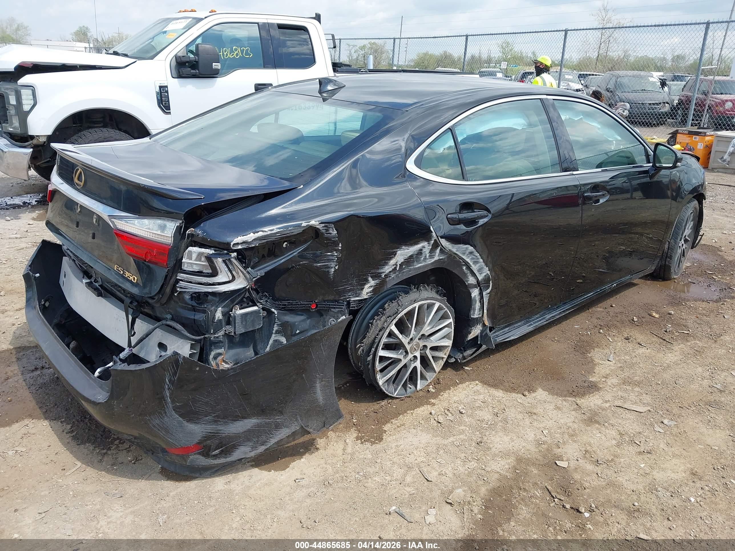 LEXUS ES image 4