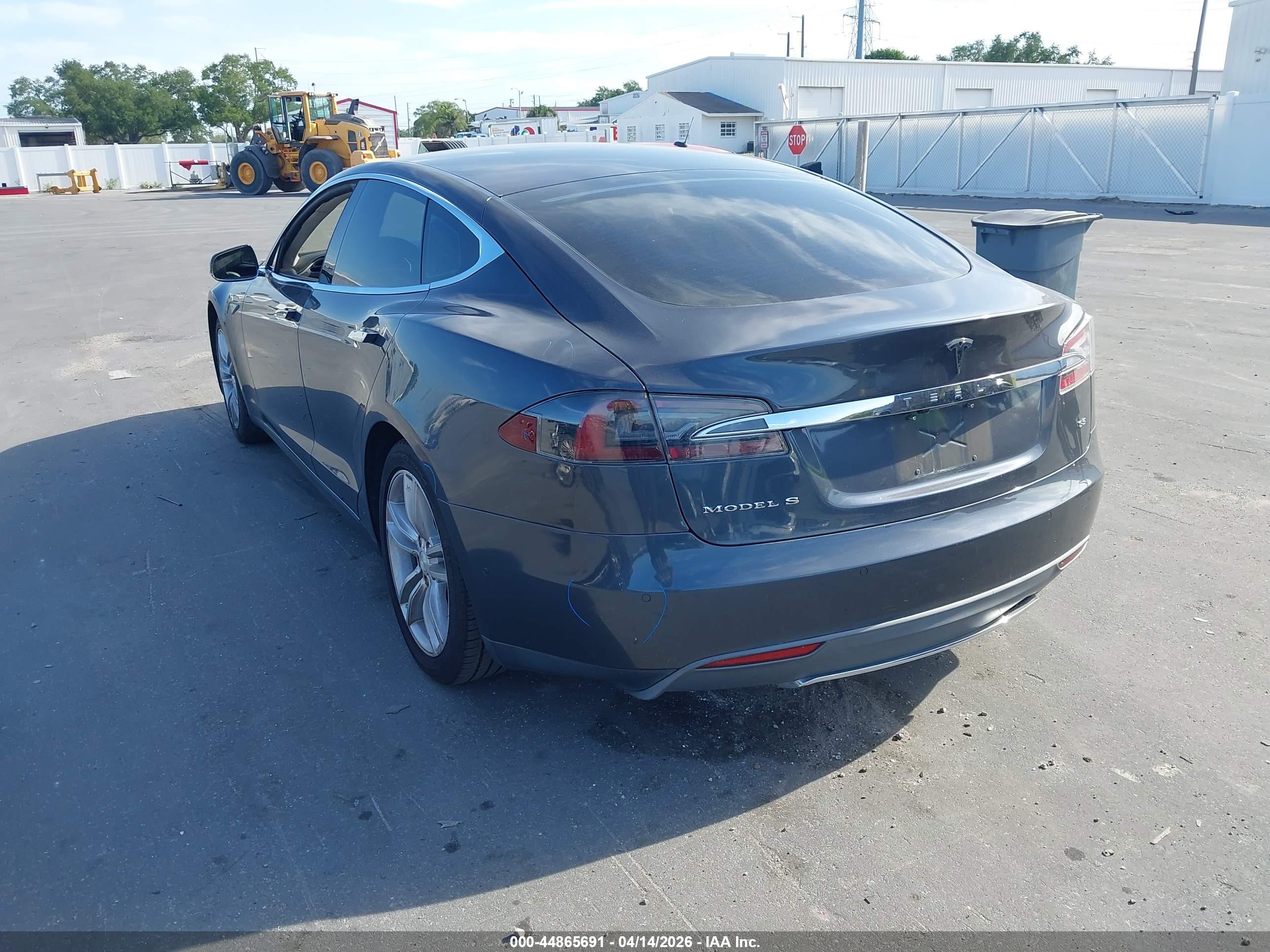 TESLA MODEL image 3