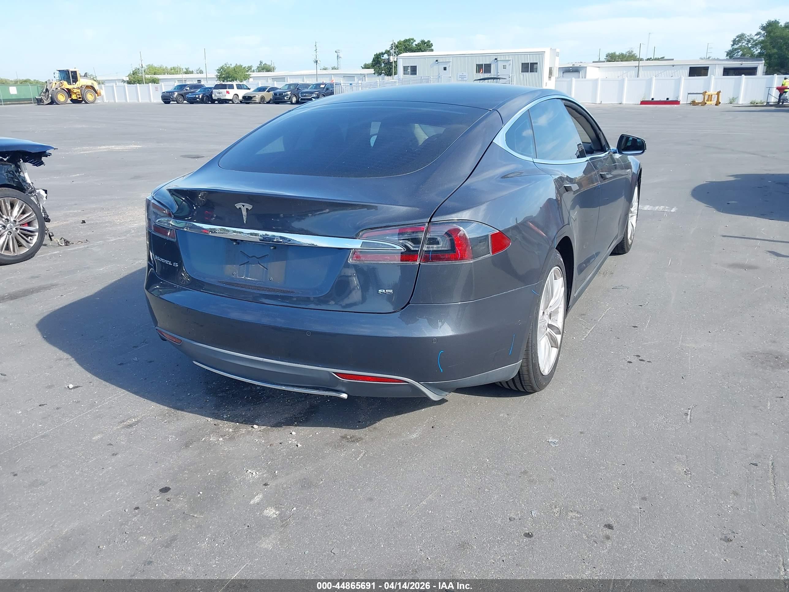 TESLA MODEL image 4