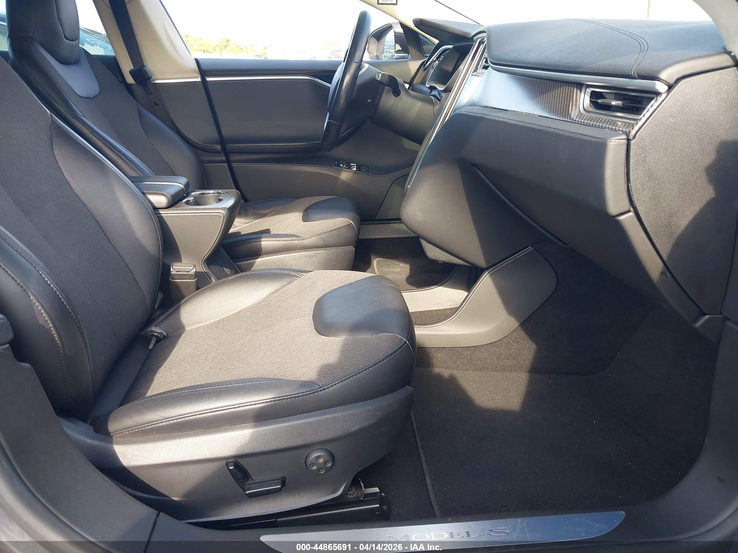 TESLA MODEL image 5
