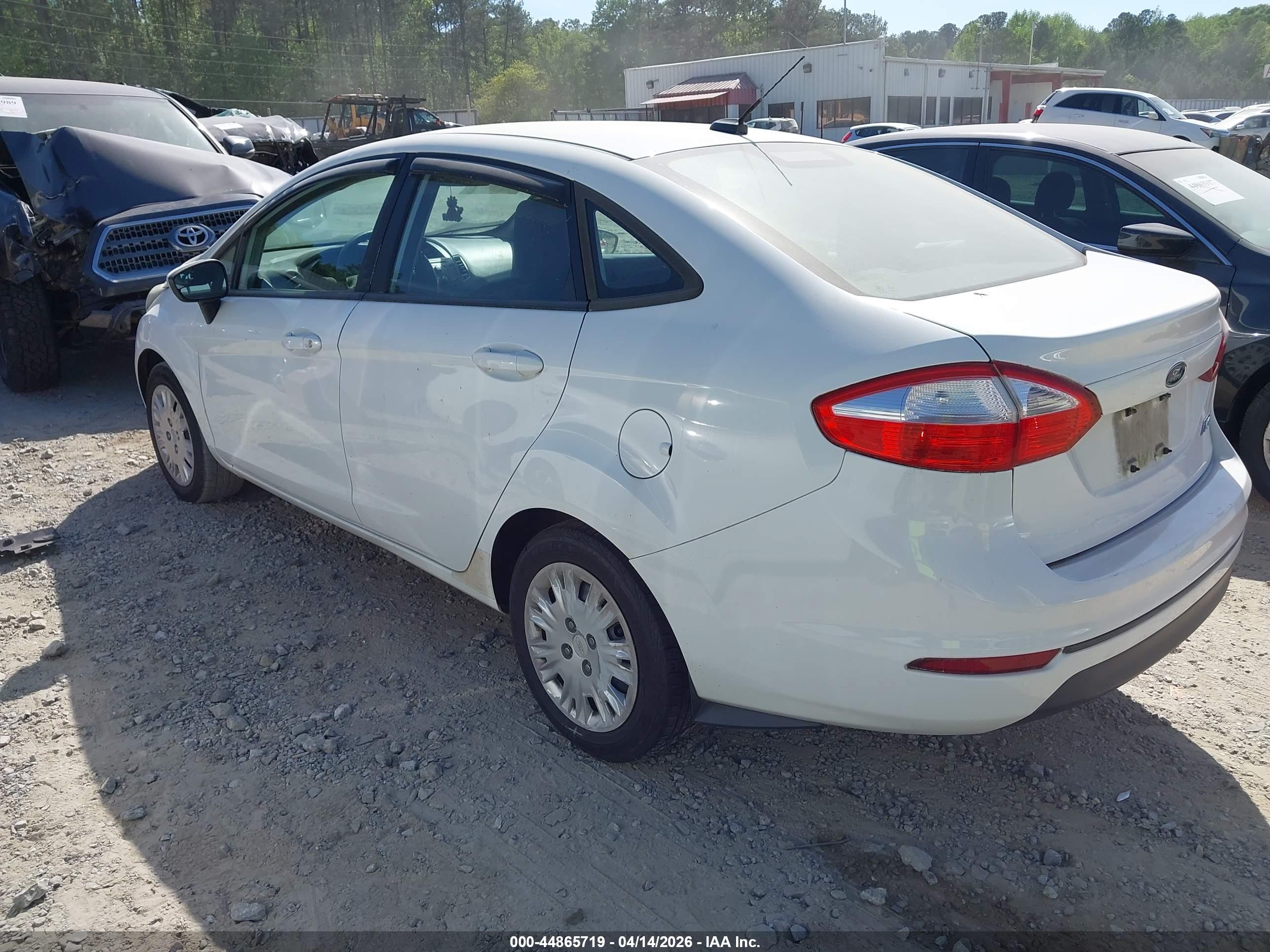 FORD FIESTA image 3