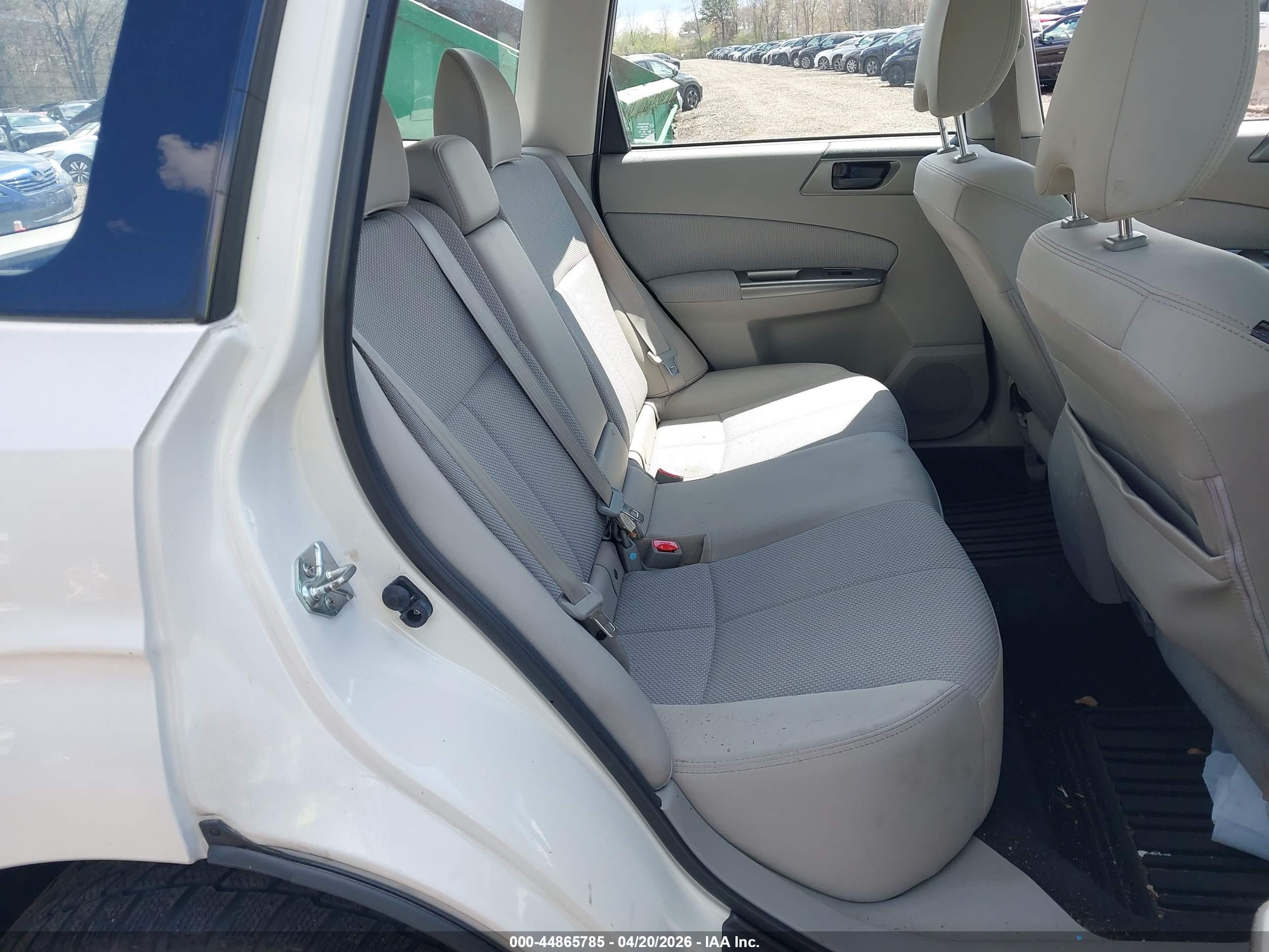 SUBARU FORESTER image 8