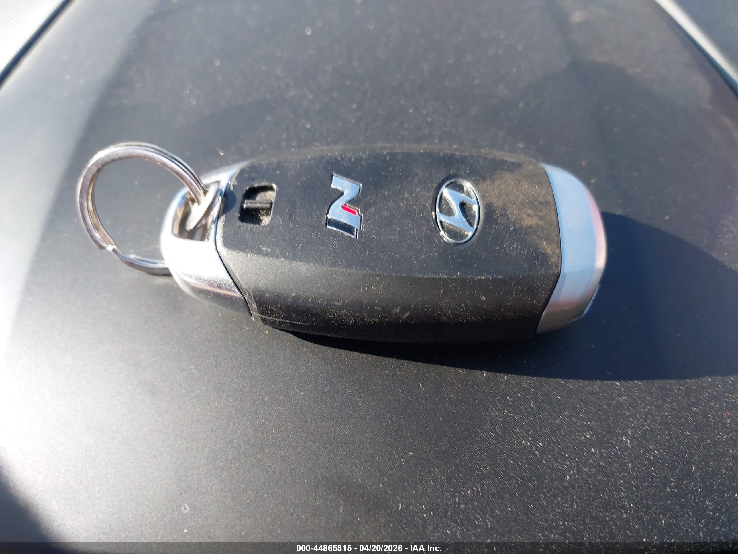 HYUNDAI VELOSTER image 11