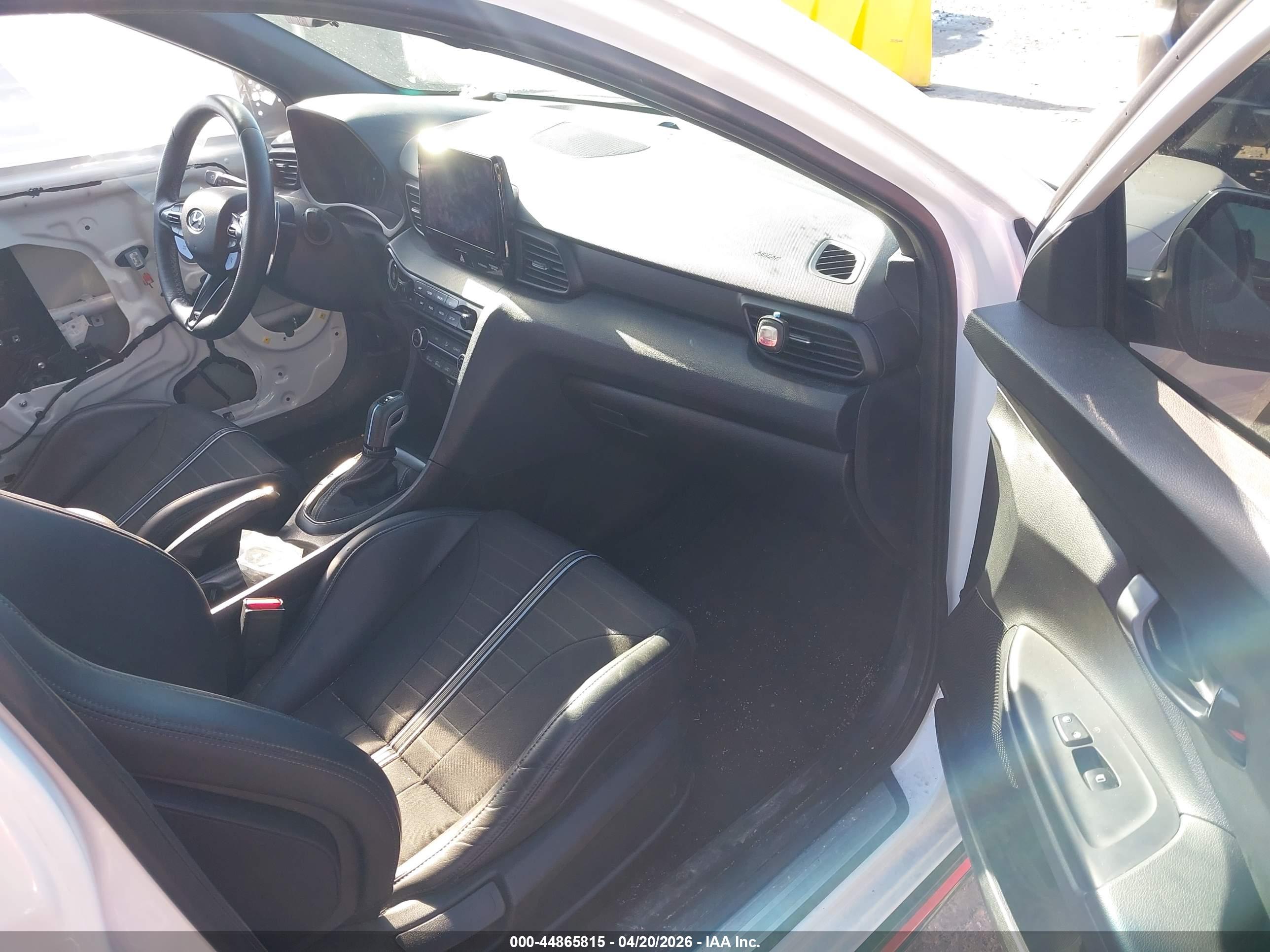 HYUNDAI VELOSTER image 5