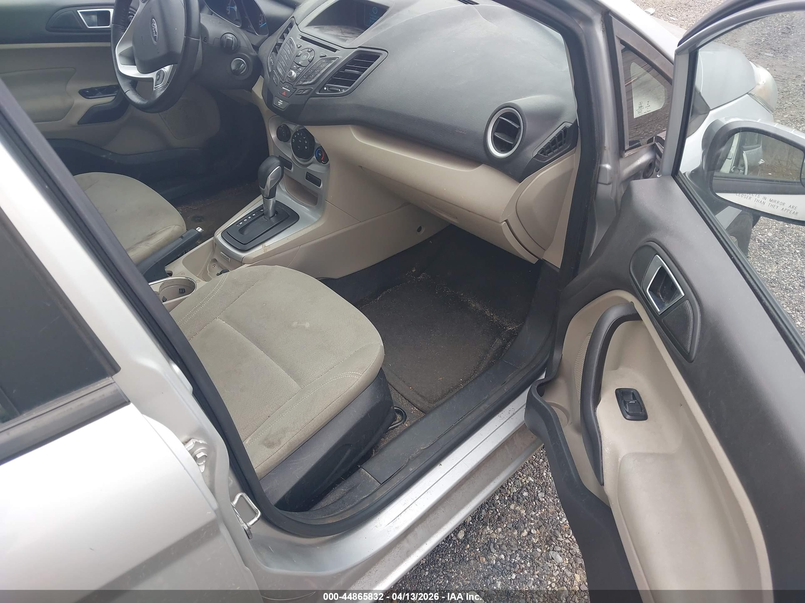 FORD FIESTA image 5