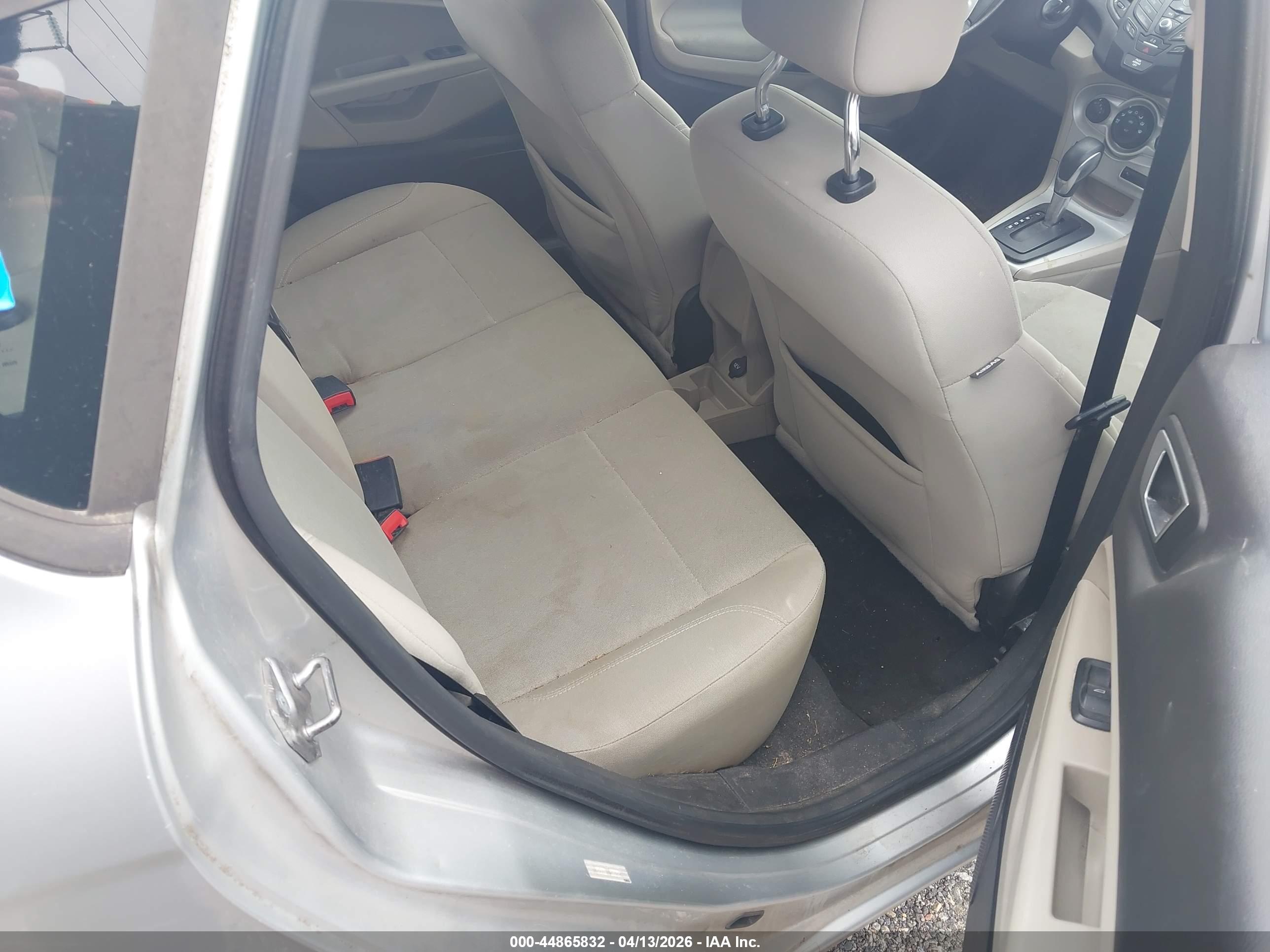 FORD FIESTA image 8