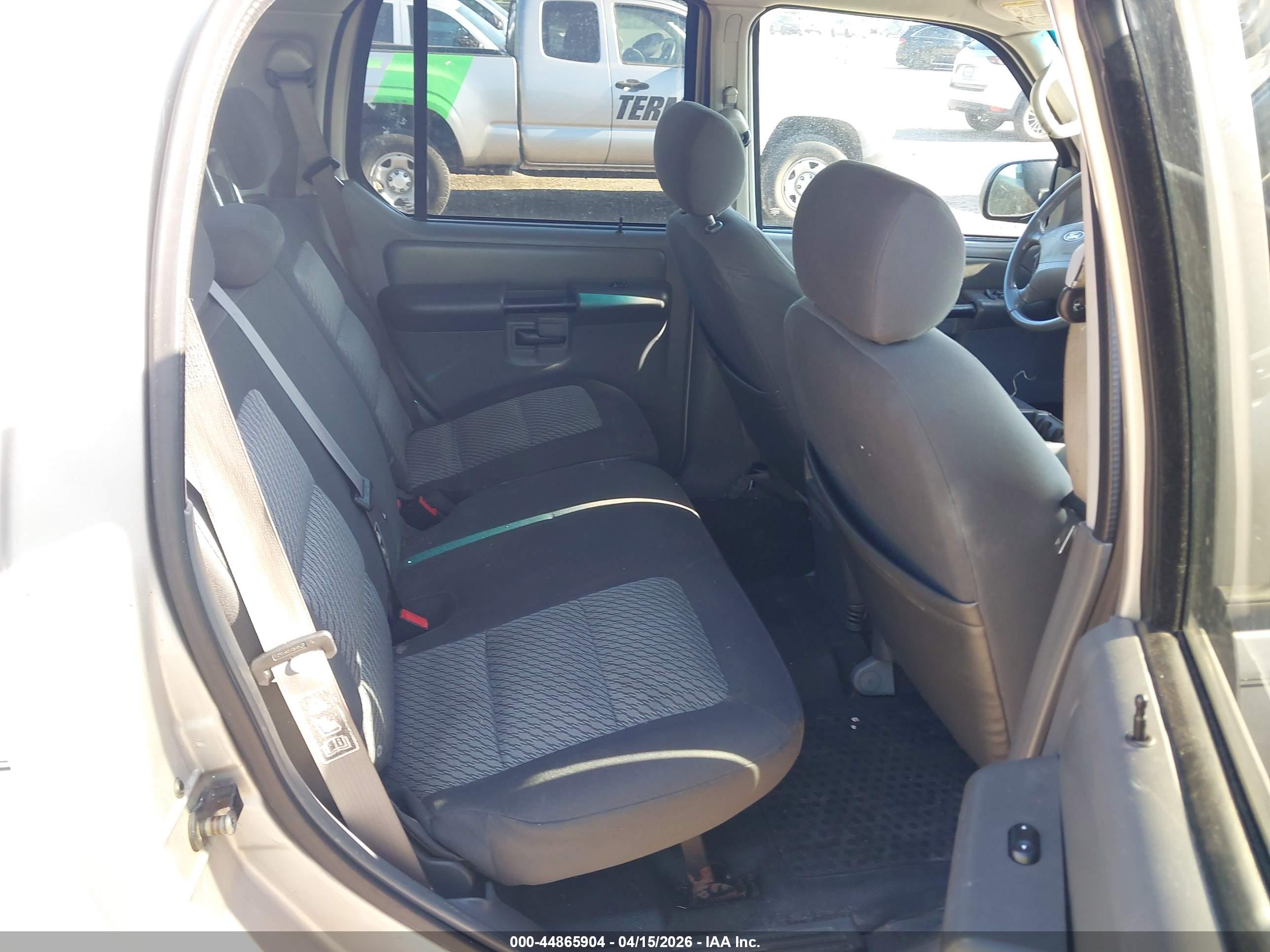 FORD EXPLORER image 8
