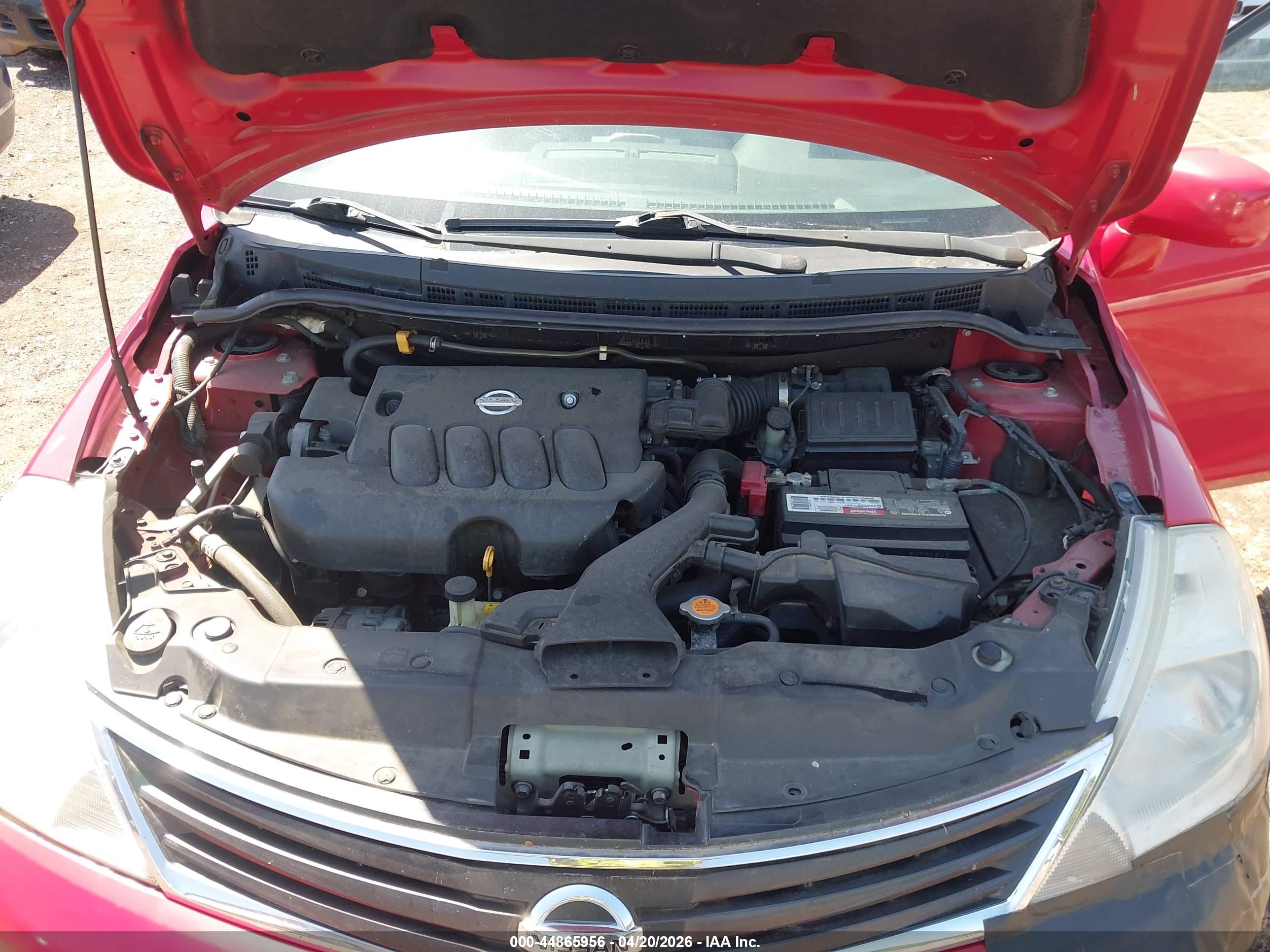 NISSAN VERSA image 10